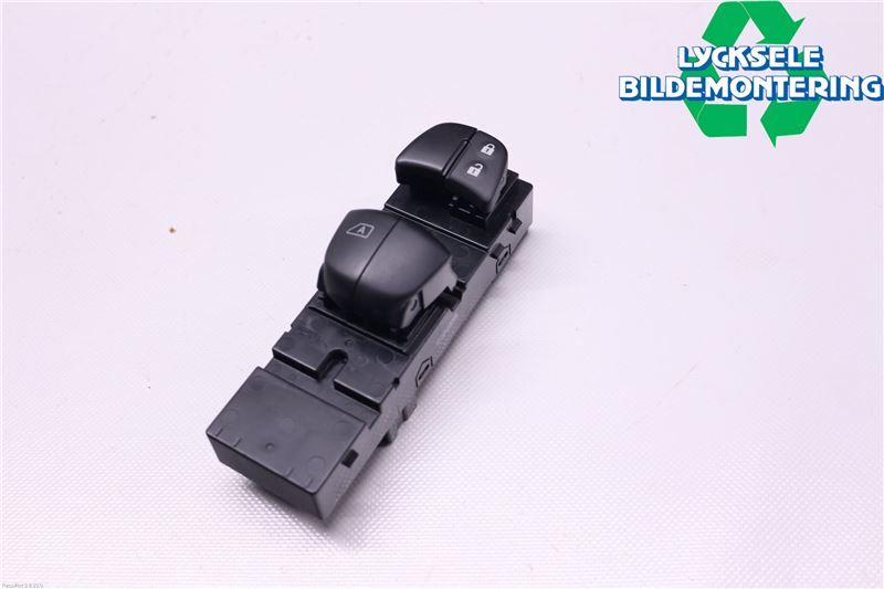 Nissan MICRA 17- Strömställare Elhiss