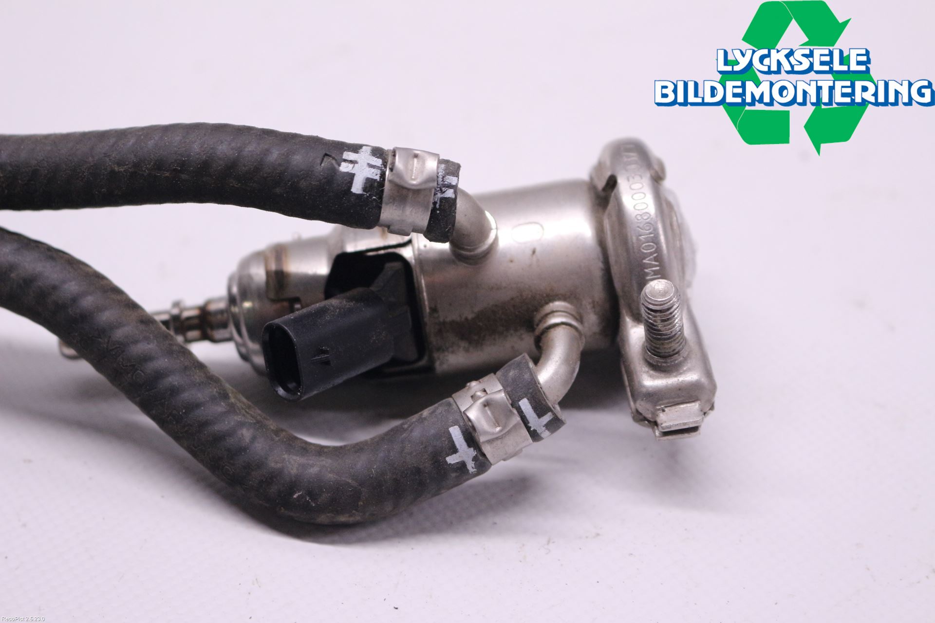 BMW 5 G30/G31/F90 17-23 Injspridare