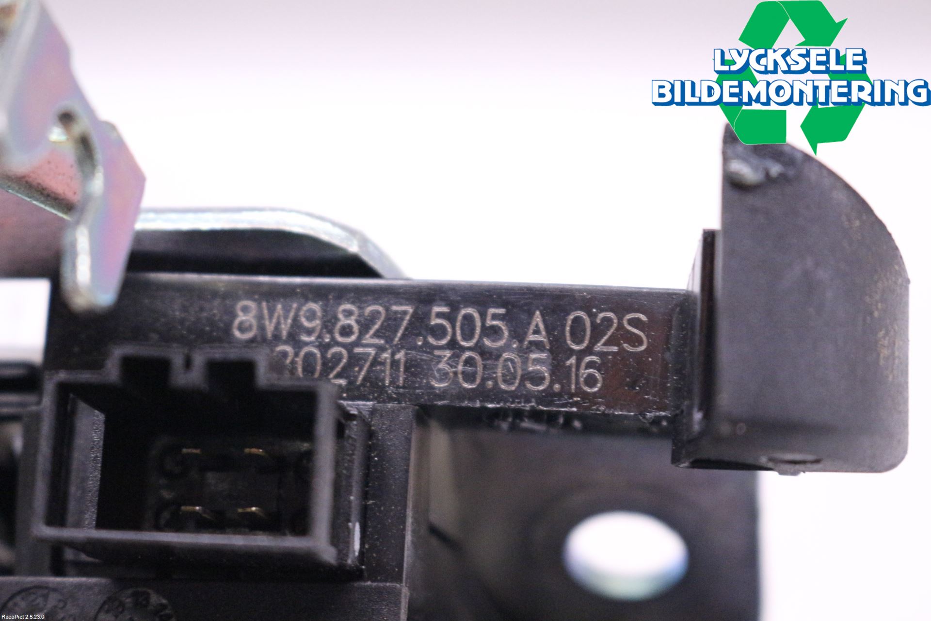 Audi A4/S4 B9 16-19 Låskista Baklucka