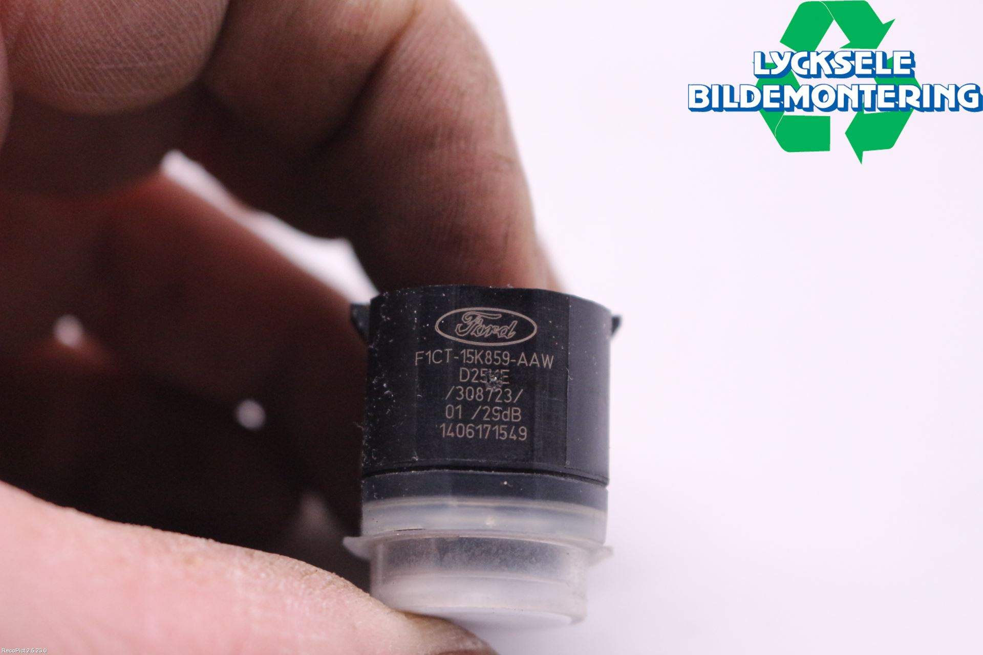 Ford KUGA 17-19 Parkeringshjälp Frontsensor