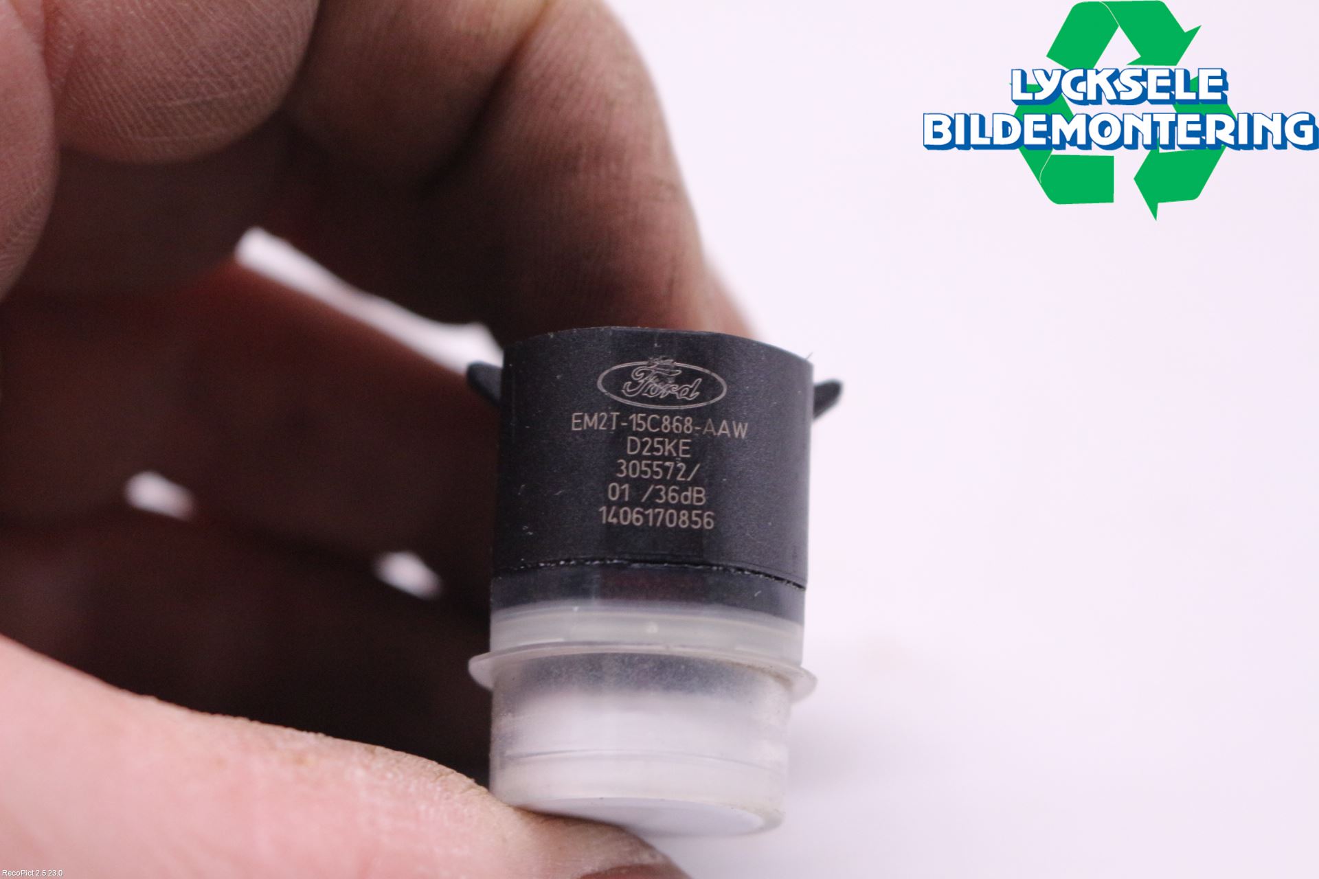 Ford KUGA 17-19 Parkeringshjälp Frontsensor