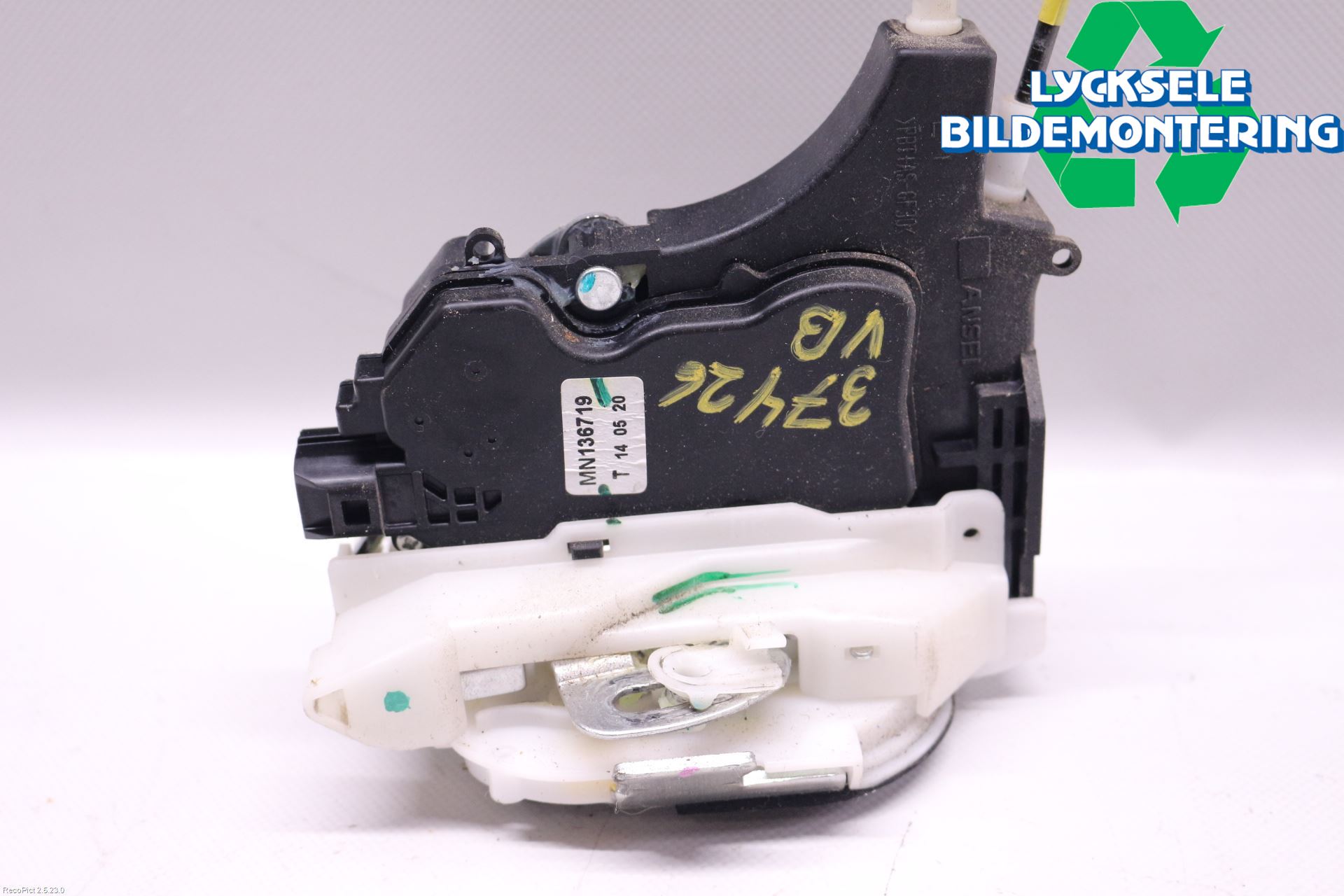 Mitsubishi L200 06-15 Låskista-Dörrlås