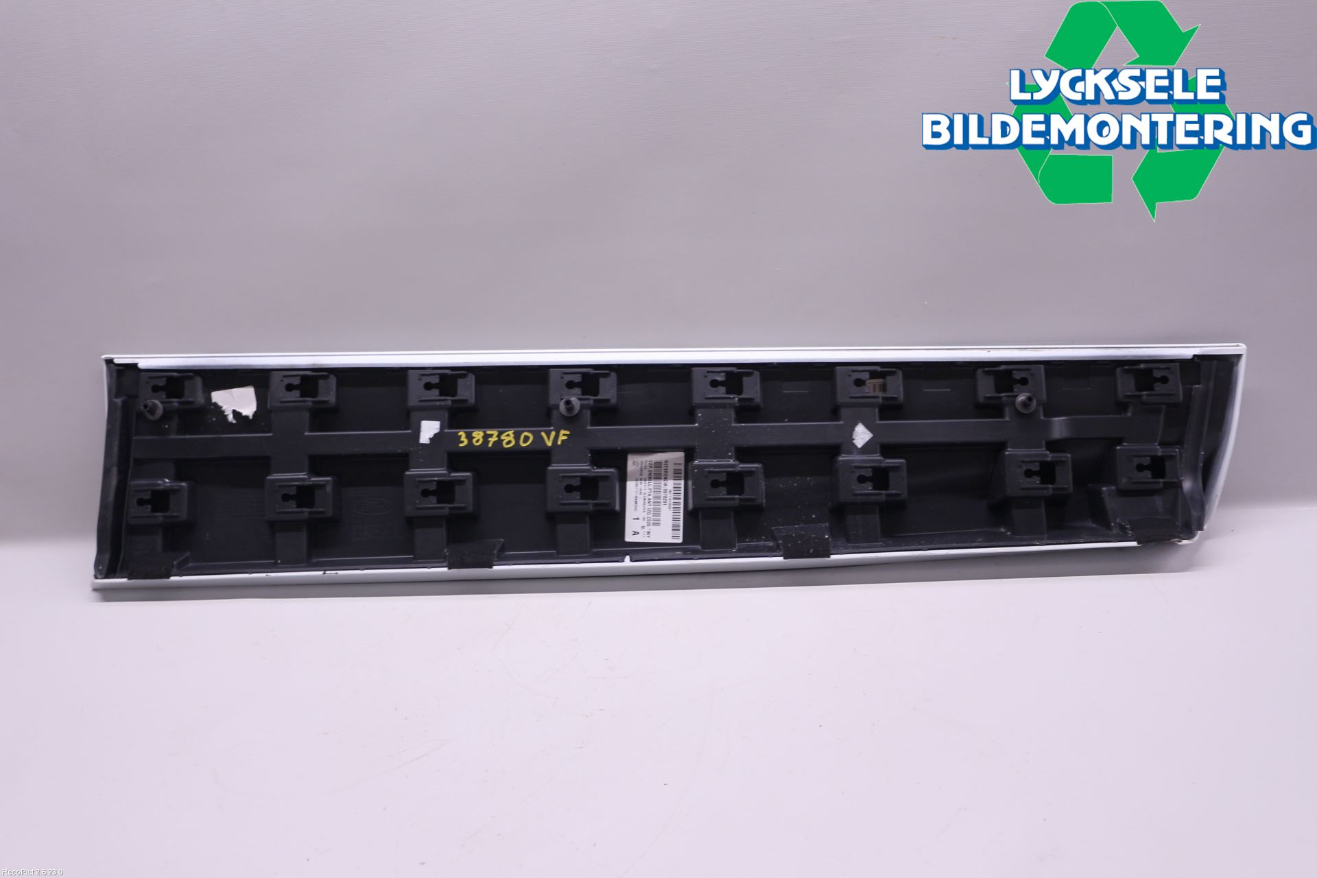 Ford KUGA 17-19 Dörr Dekorlist Fram Vä