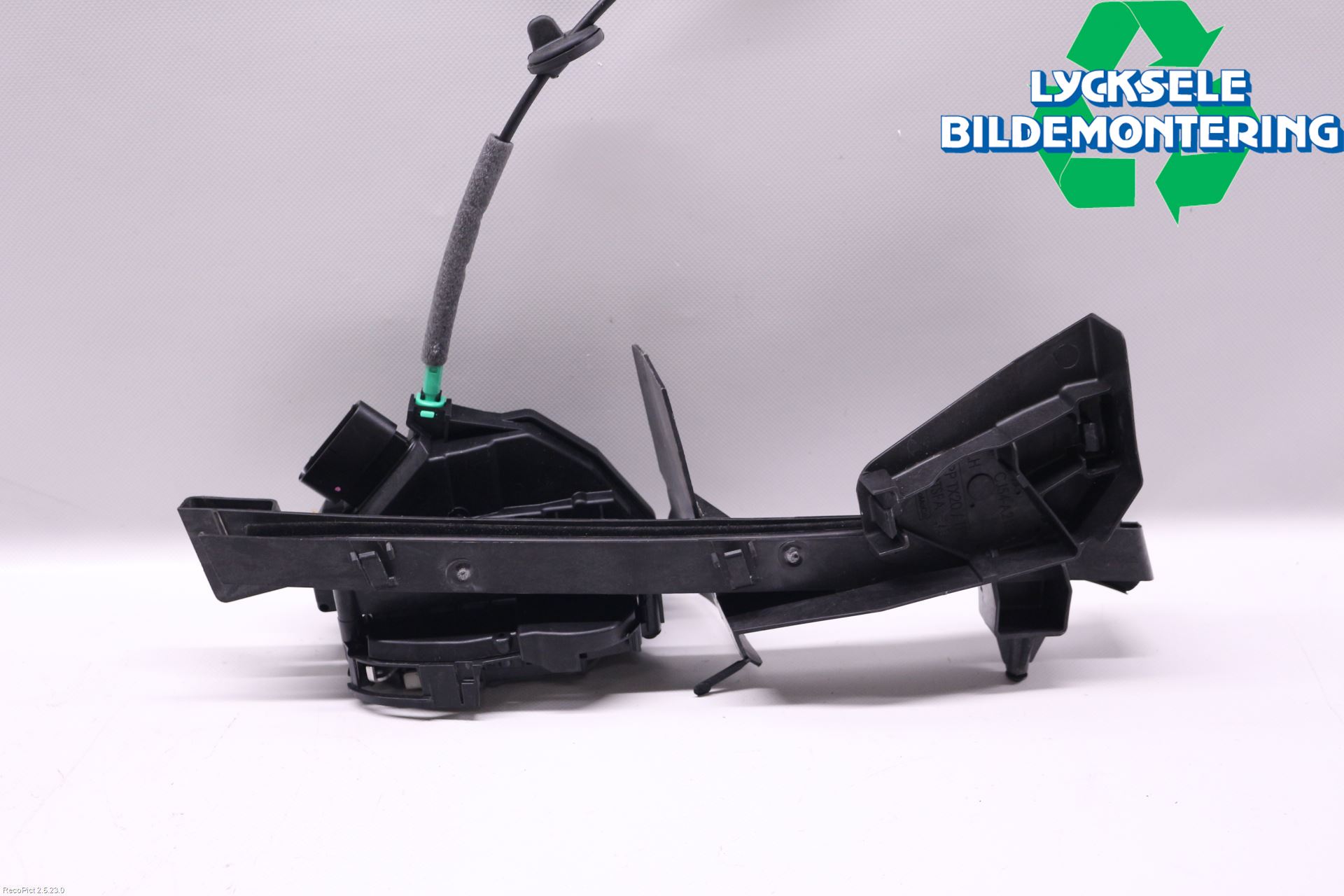 Ford KUGA 17-19 Låskista-Dörrlås