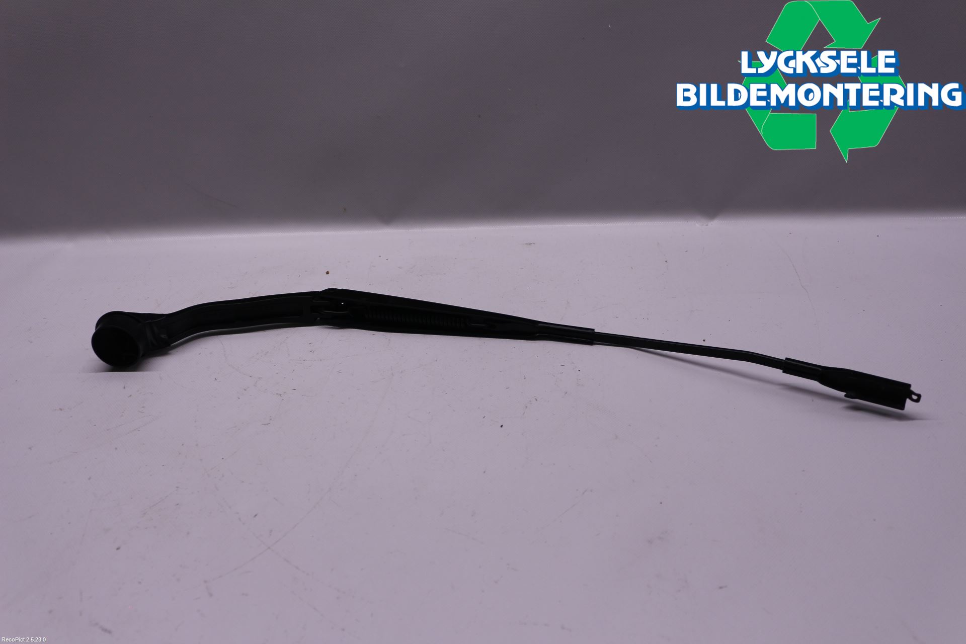 Ford KUGA 17-19 Torkararm Armar Vindruta