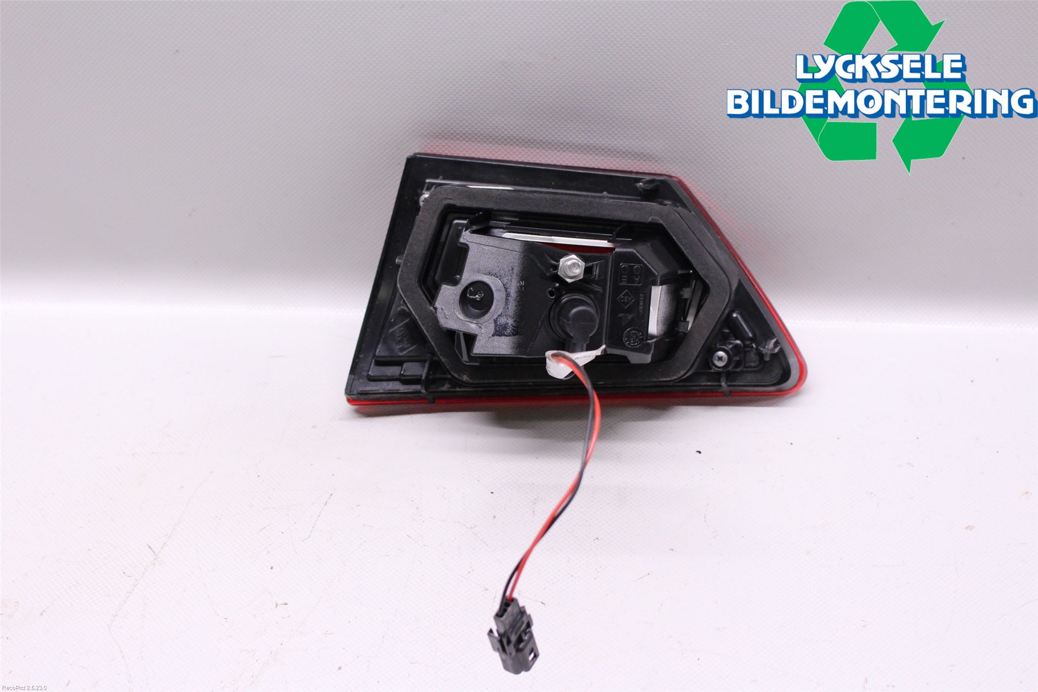 Renault CLIO IV 12-16 Bakljus Lucka Vä