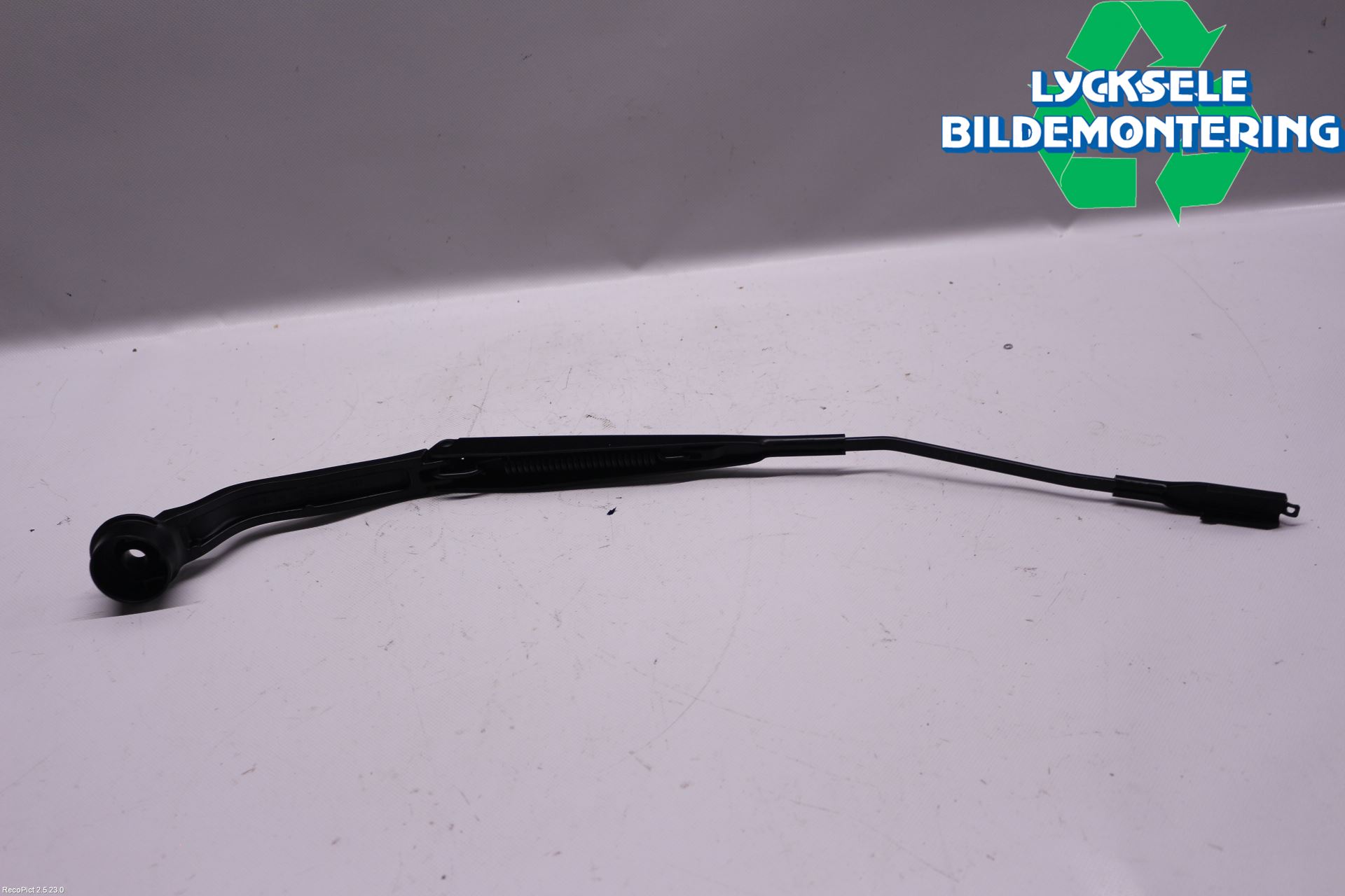 Ford KUGA 17-19 Torkararm Armar Vindruta