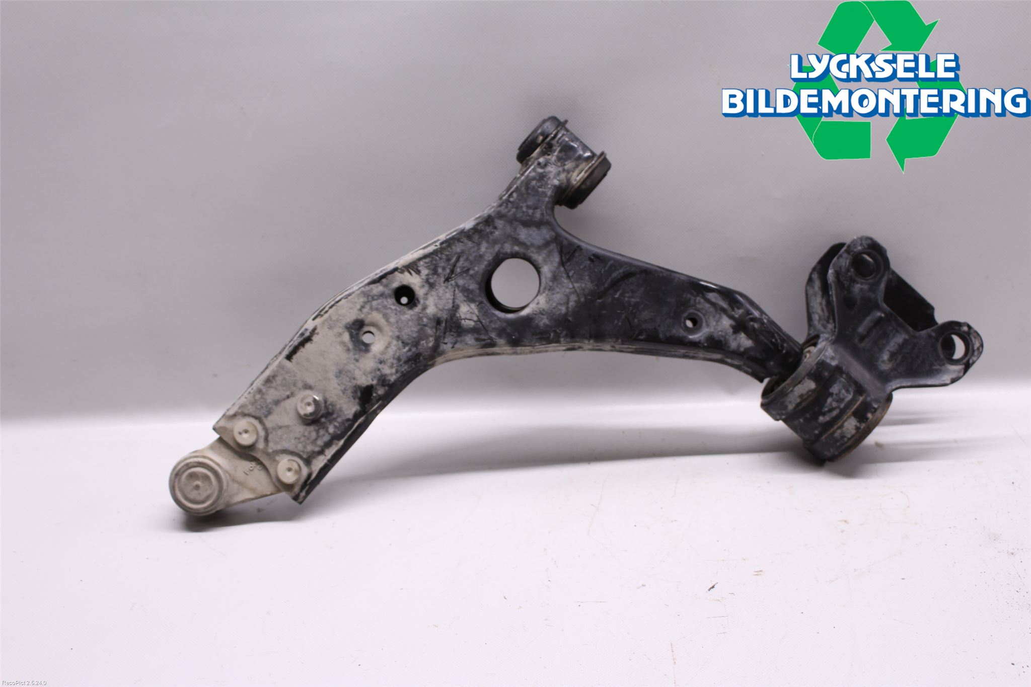 Ford KUGA 17-19 Bärarm Fram Undre Hö