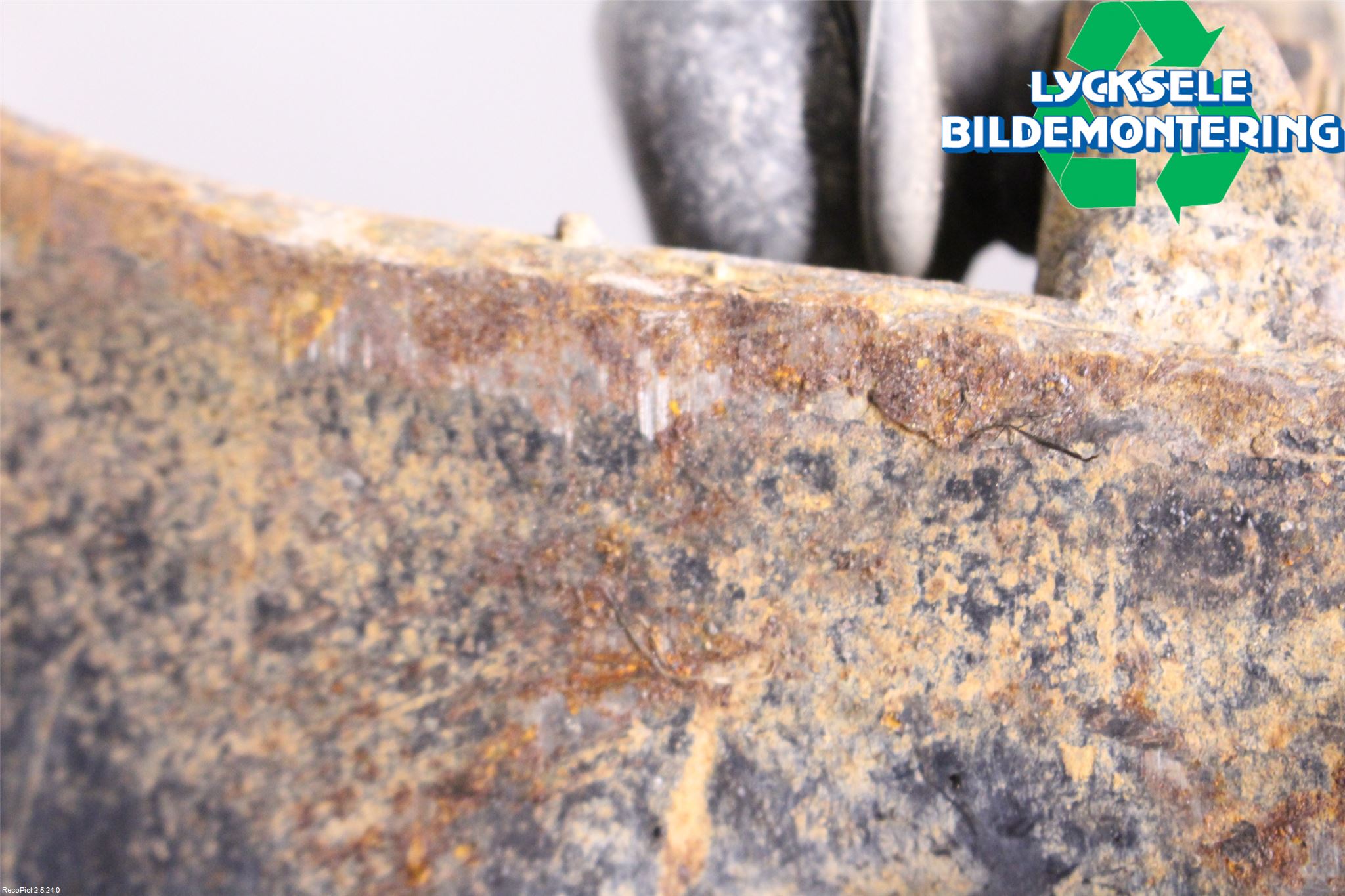 Mitsubishi L200 06-15 Bärarm Fram Undre Vä