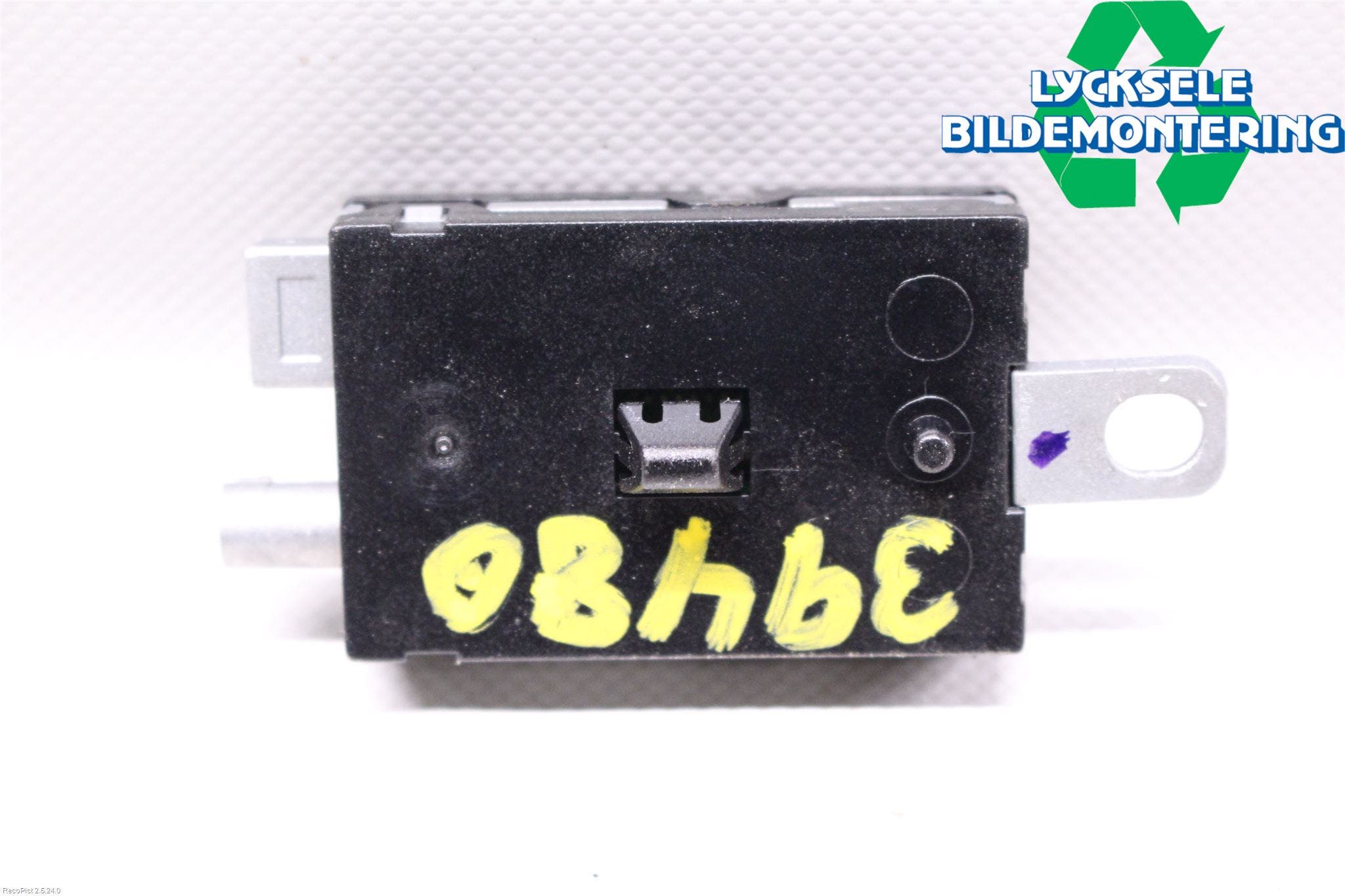 Ford KUGA 17-19 Antennförstärkare