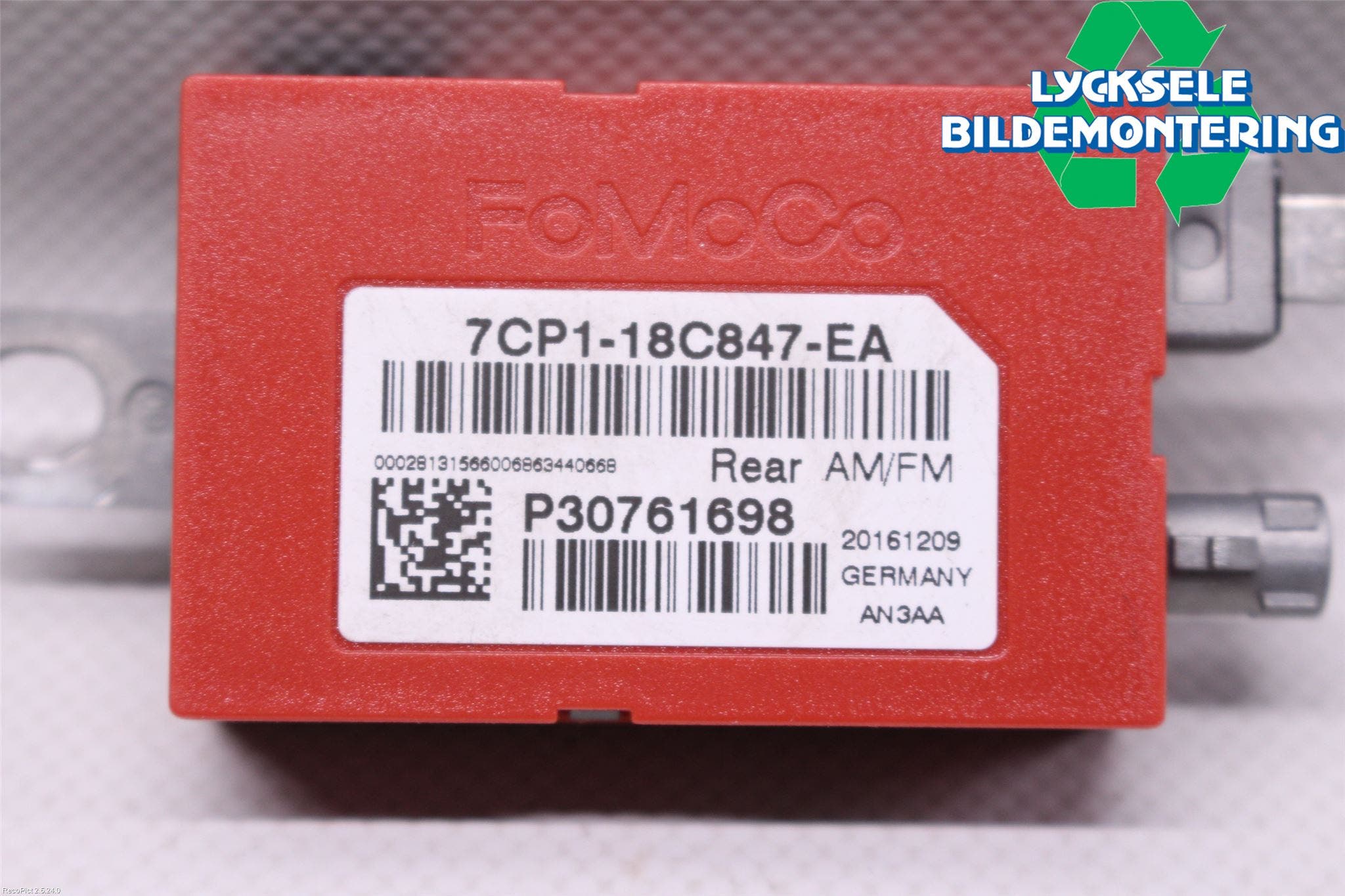 Ford KUGA 17-19 Antennförstärkare