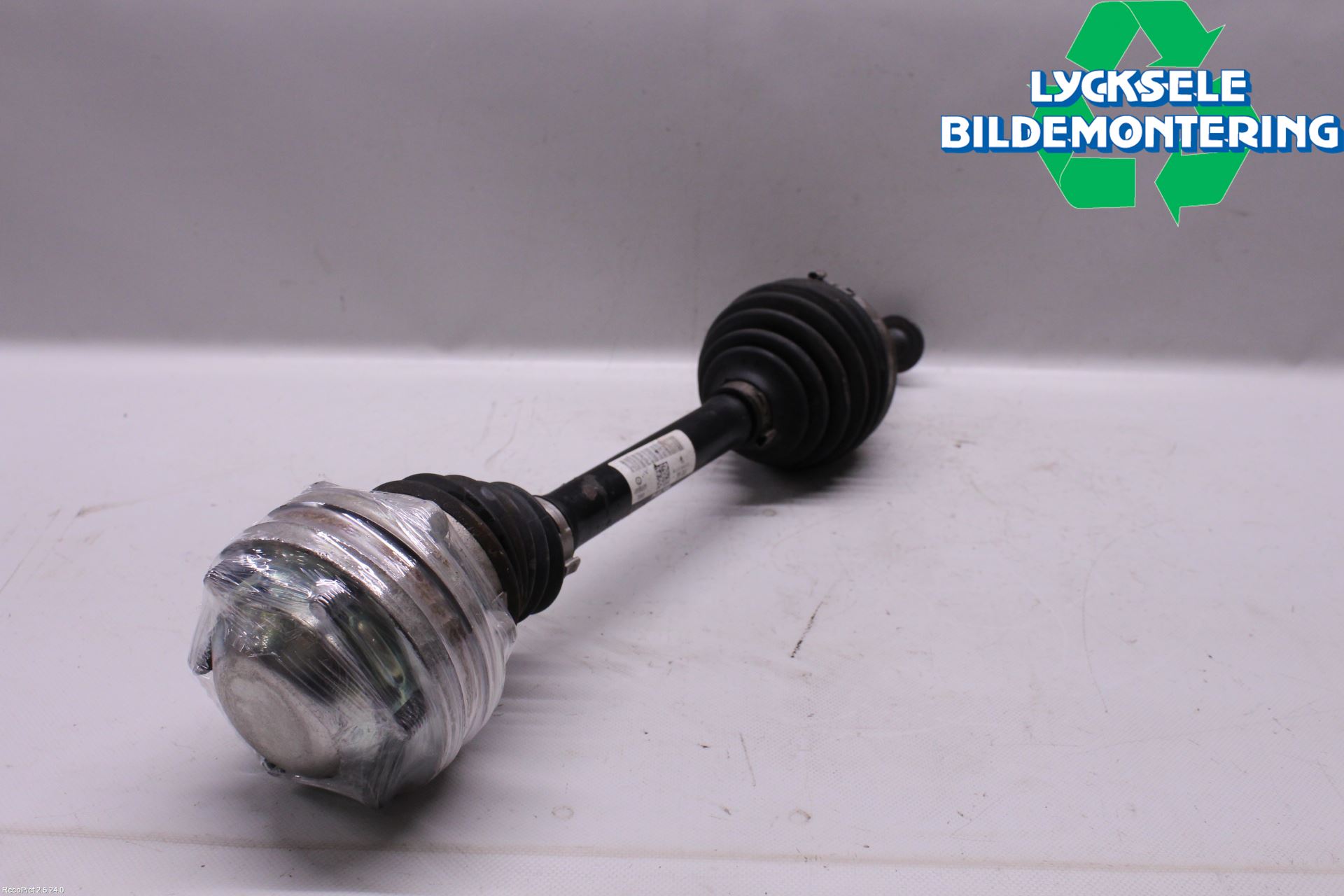 Volkswagen VW PASSAT 15-19 Drivaxel Fram Vänster