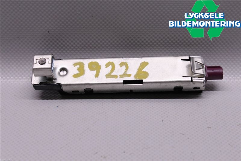 Volkswagen VW GOLF / E-GOLF VII 13-20 Antennförstärkare