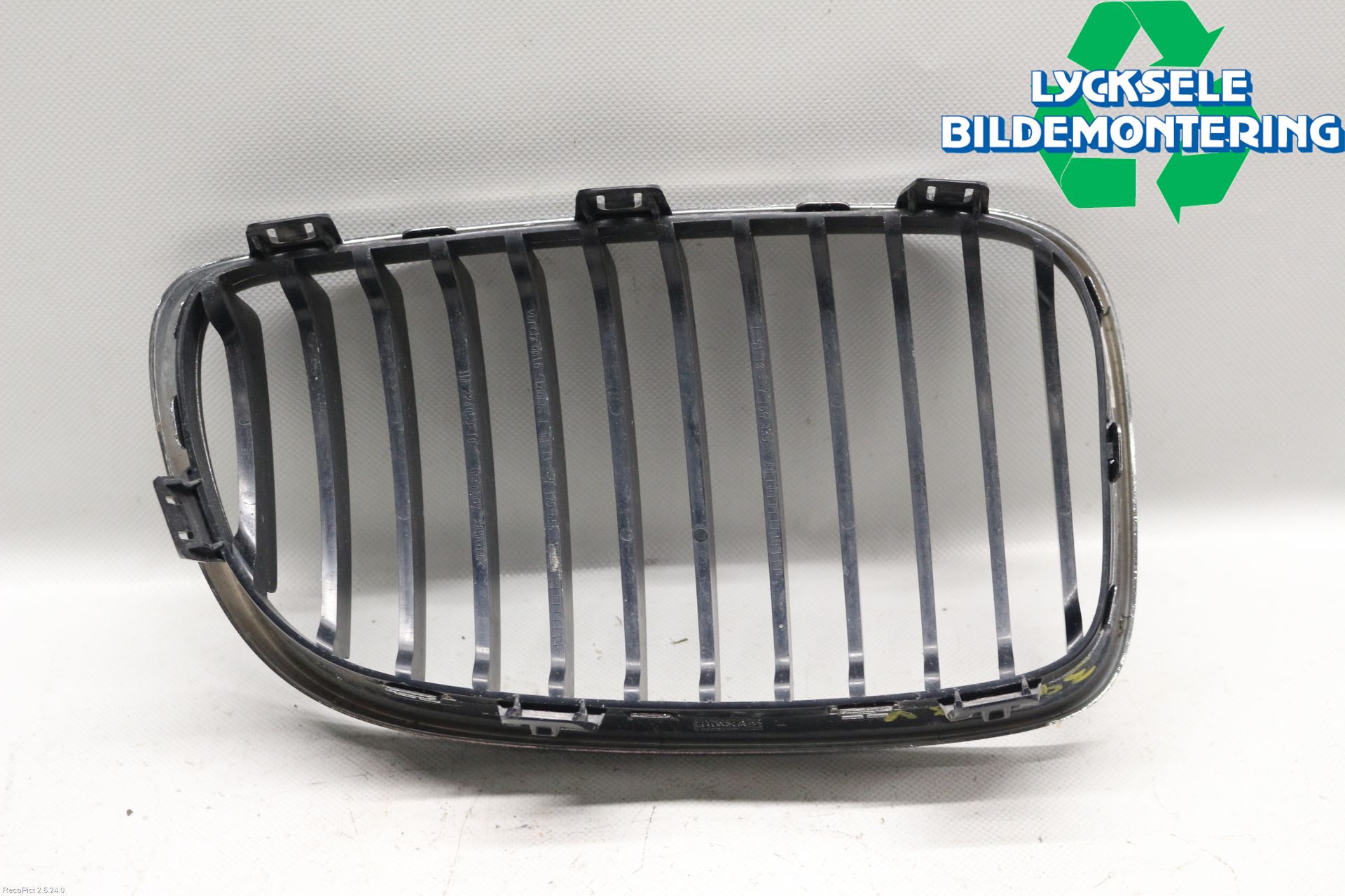 BMW 1 E87/81 5D/3D 03-11 Grilldel Vänster