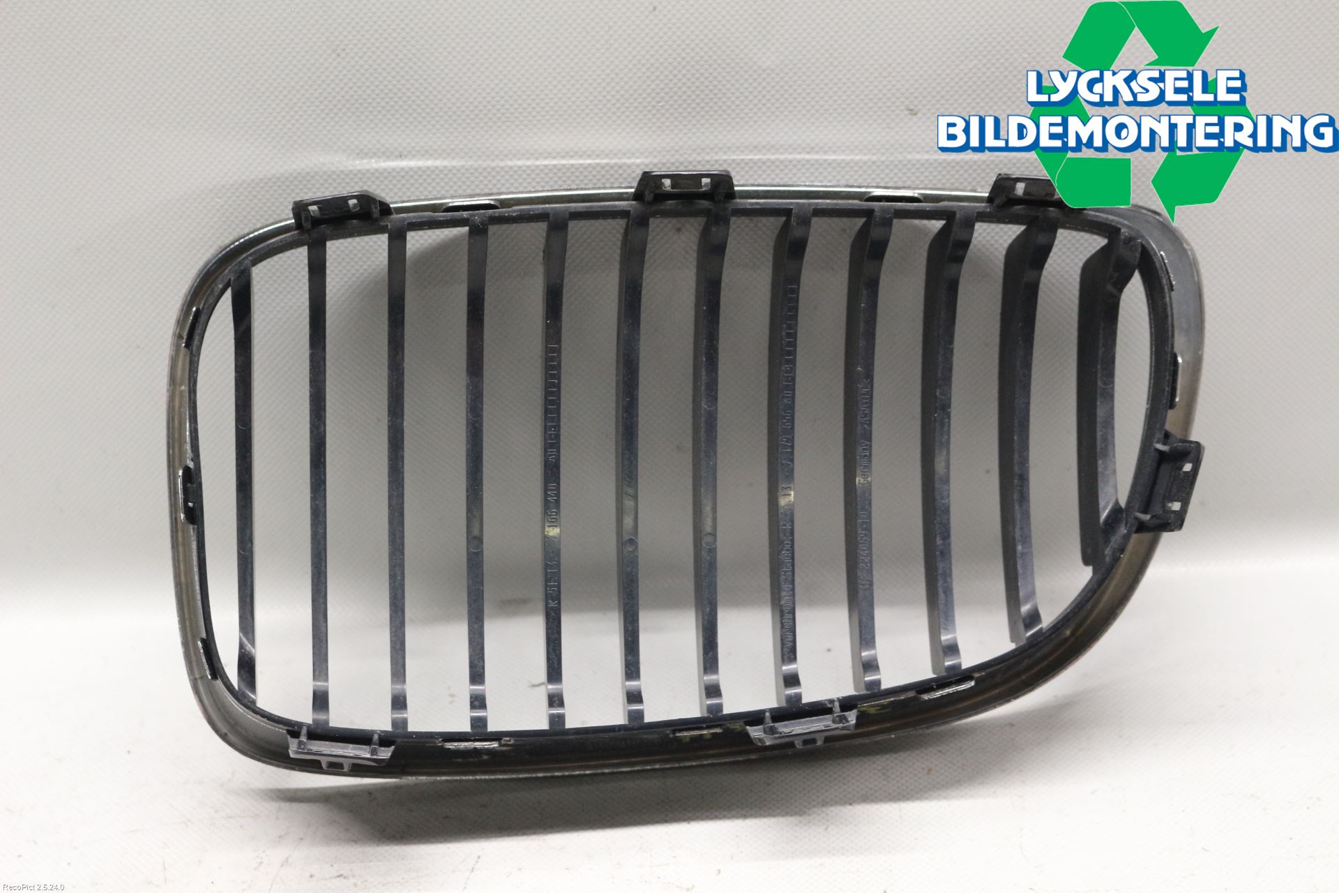 BMW 1 E87/81 5D/3D 03-11 Grilldel Höger