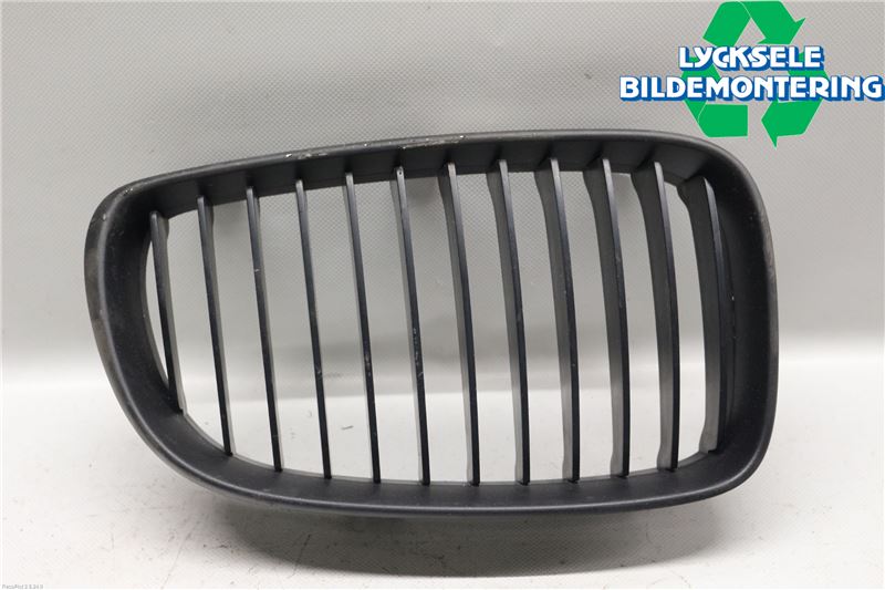 BMW 1 E87/81 5D/3D 03-11 Grilldel Höger
