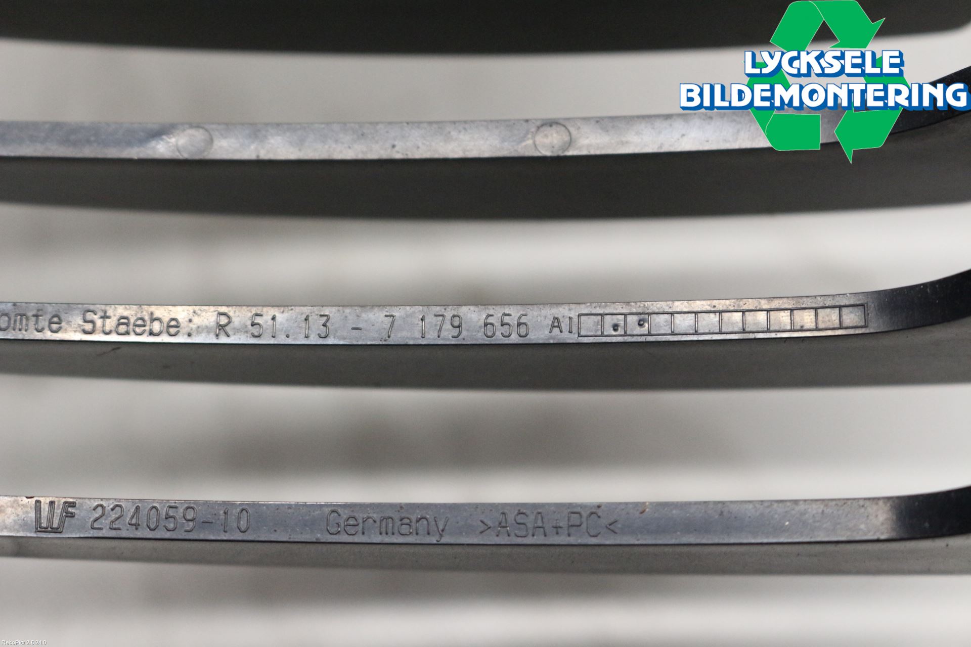 BMW 1 E87/81 5D/3D 03-11 Grilldel Höger