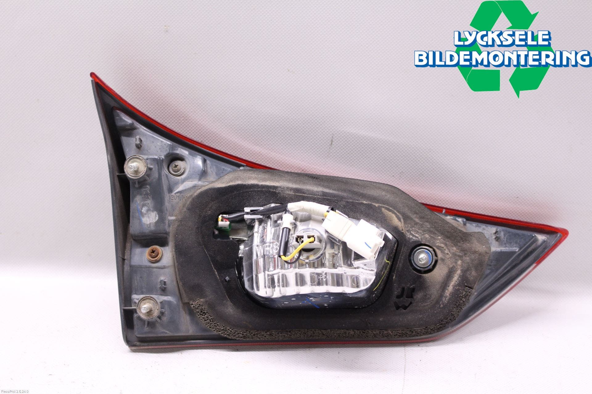 Toyota AURIS 13-19 Bakljus Lucka Hö