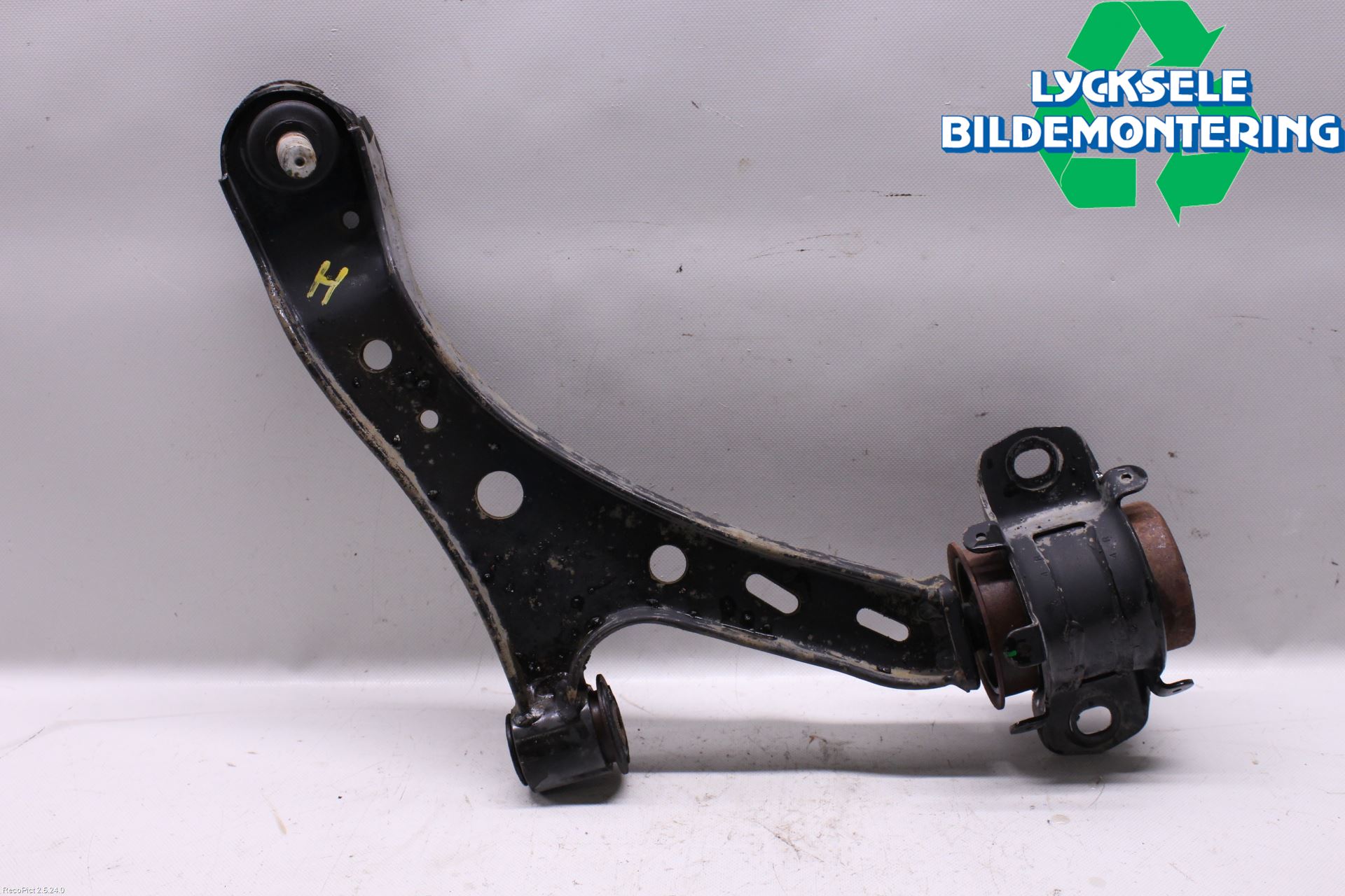 Ford MUSTANG V 05-14 Bärarm Fram Undre Hö
