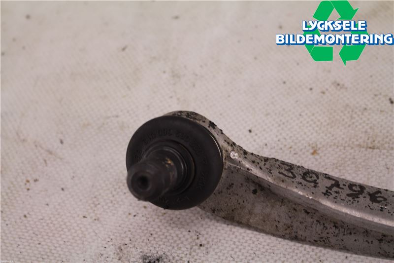 Audi A6/S6     97-05 Bärarm Fram Övre Vä