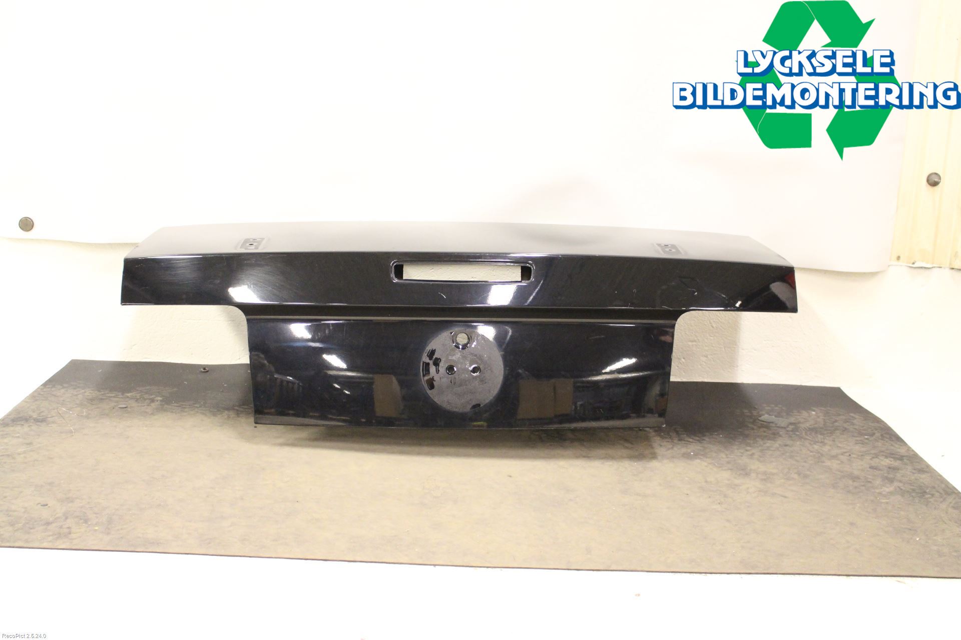 Ford MUSTANG V 05-14 Baklucka (Ej Med Ruta)