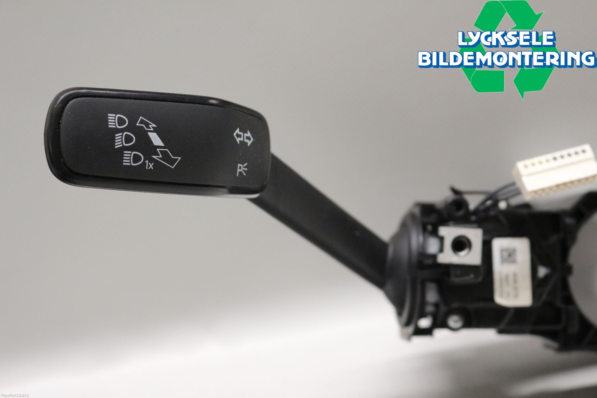 Volkswagen VW PASSAT 15-19 Spakcentral