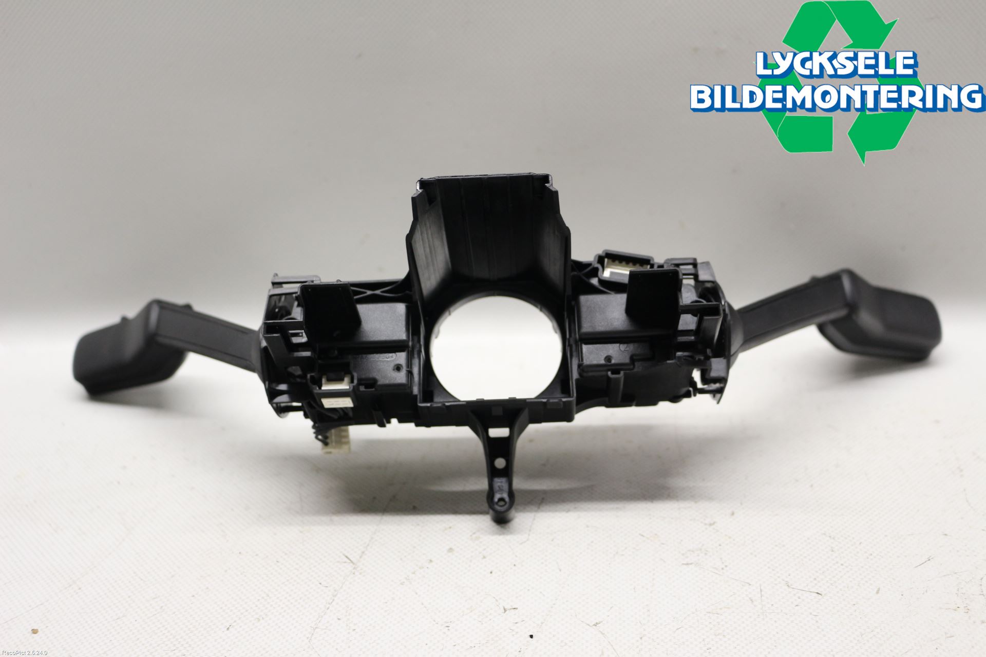 Volkswagen VW PASSAT 15-19 Spakcentral