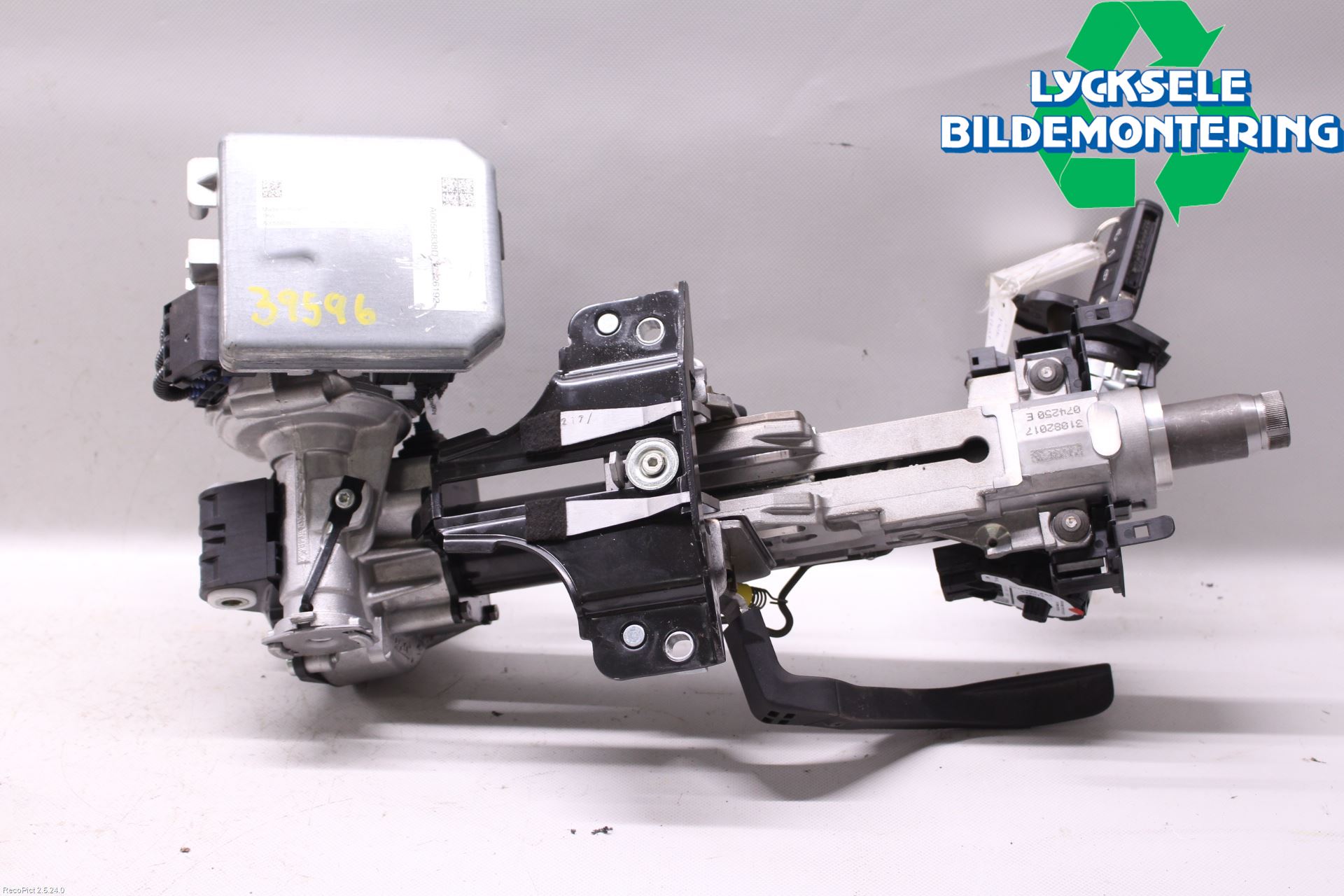 Volkswagen VW POLO VI 18->> Rattaxelagg Med Inb Servo