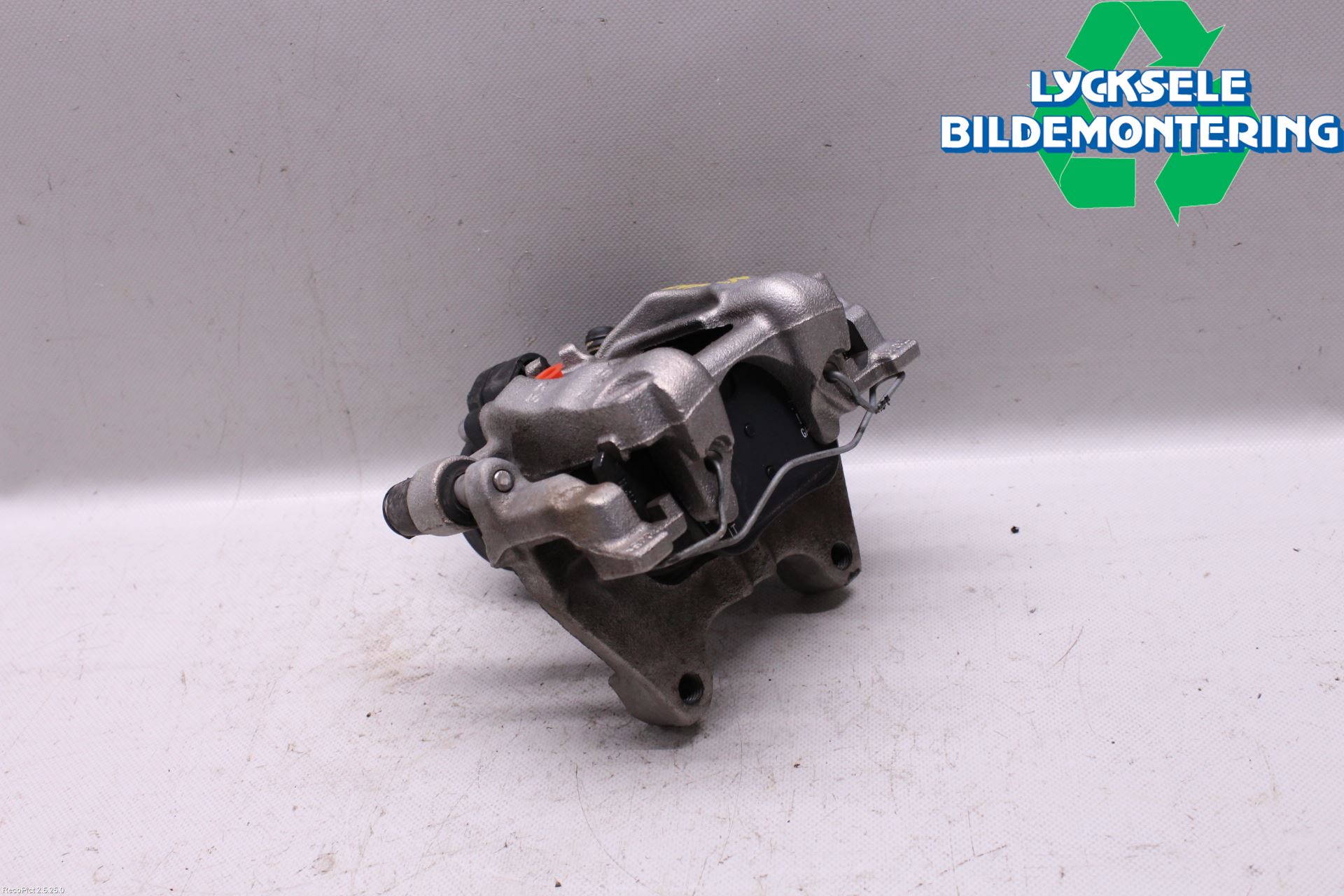 Volkswagen VW PASSAT 15-19 Bromsok Bak Vänster