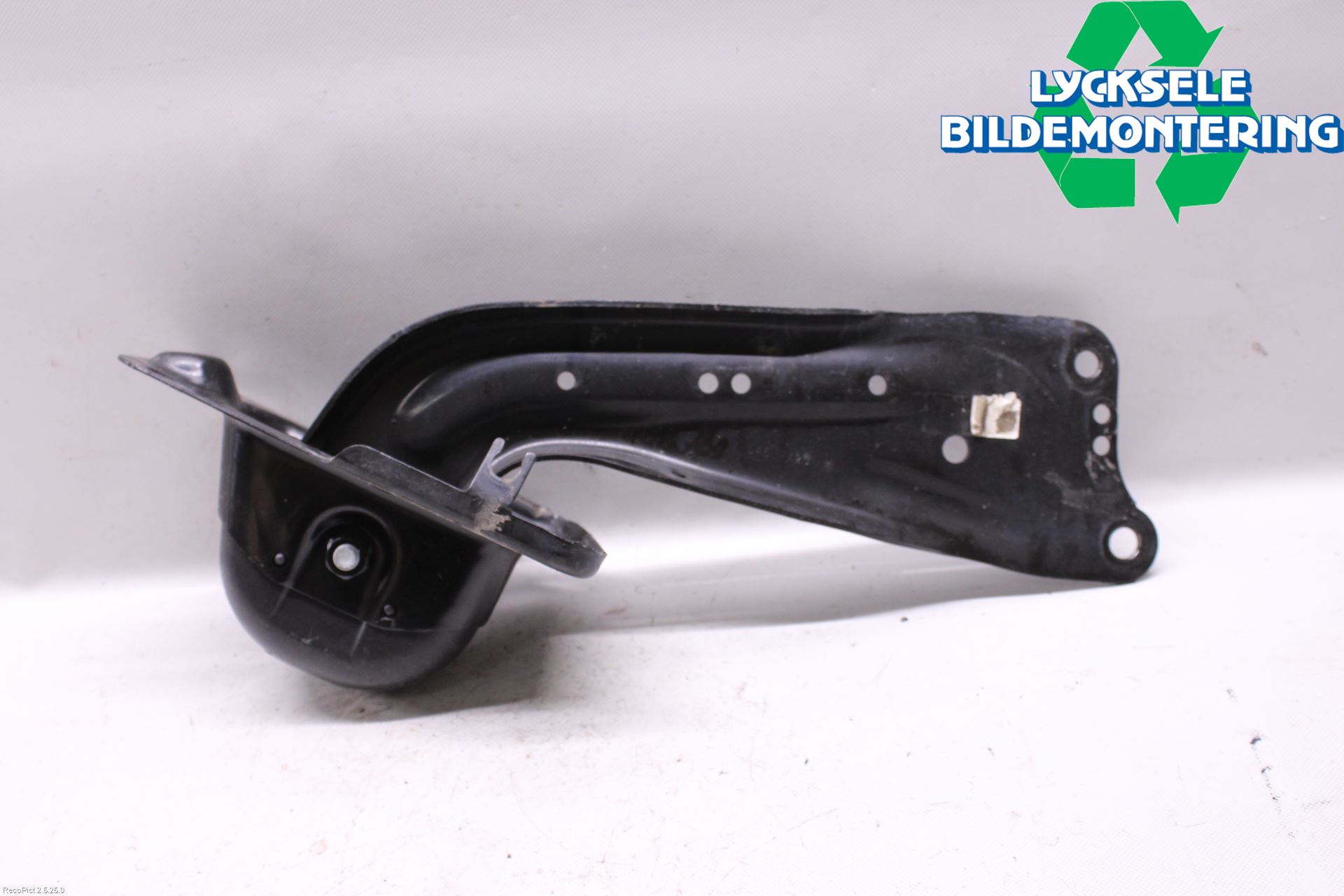 Volkswagen VW PASSAT 15-19 Bärarm Bak Vänster