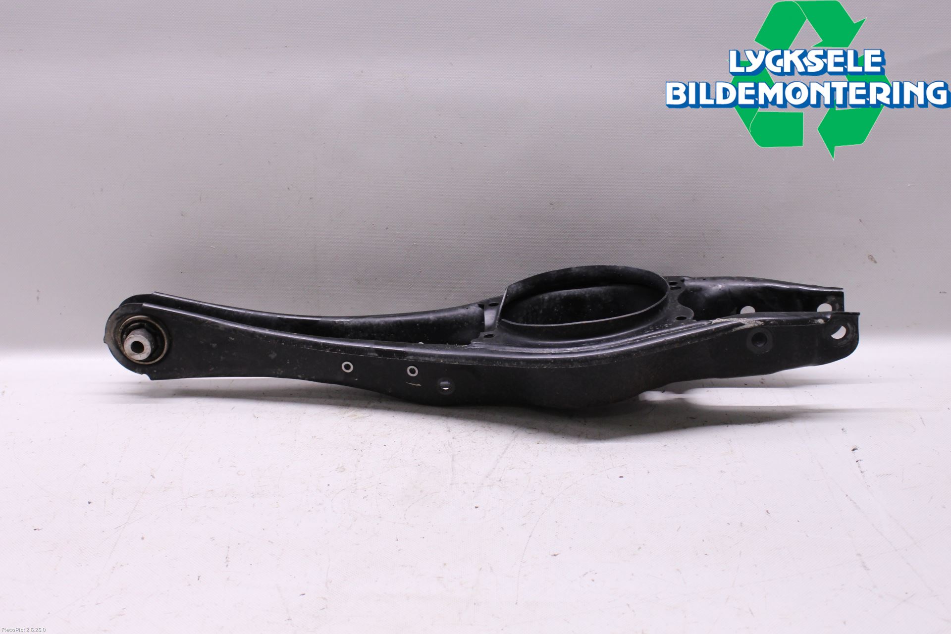 Volkswagen VW PASSAT 15-19 Bärarm Bak Vänster