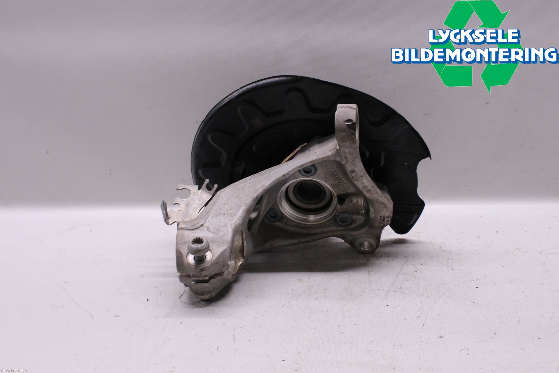 Volkswagen VW PASSAT 15-19 Styrspindel Lagerhus Hö