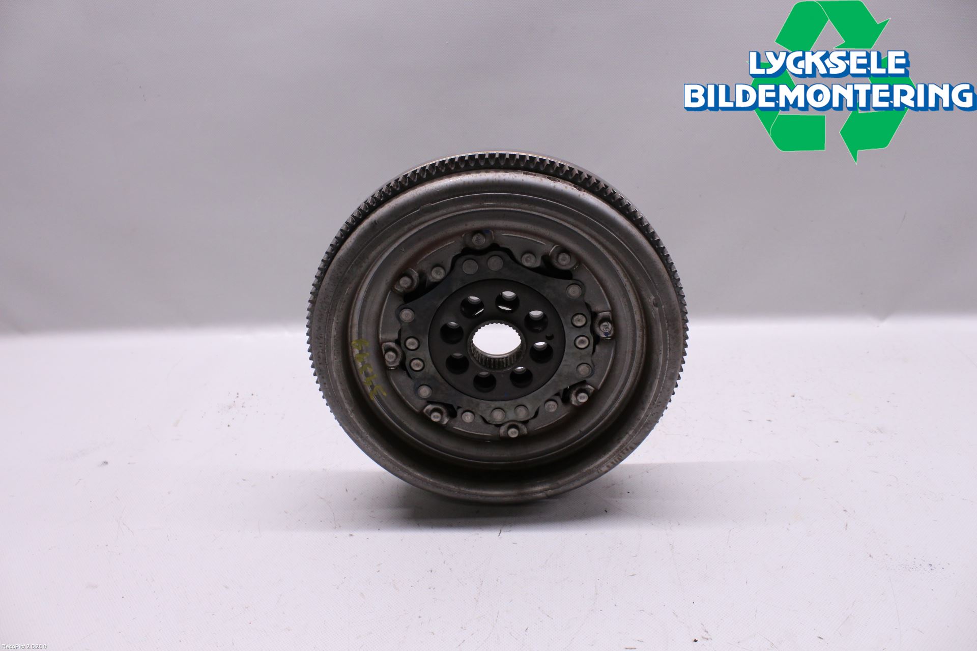 Volkswagen VW PASSAT 15-19 Svänghjul Aut