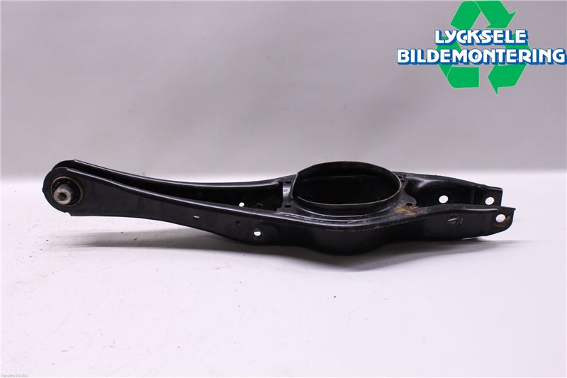 Volkswagen VW PASSAT 15-19 Bärarm Bak Höger