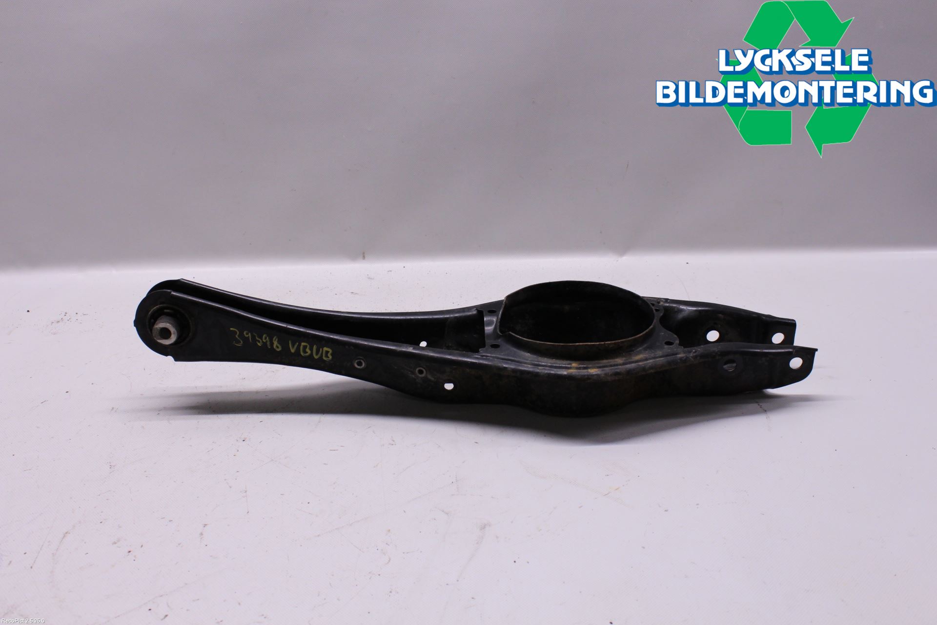 Volkswagen VW PASSAT 15-19 Bärarm Bak Vänster