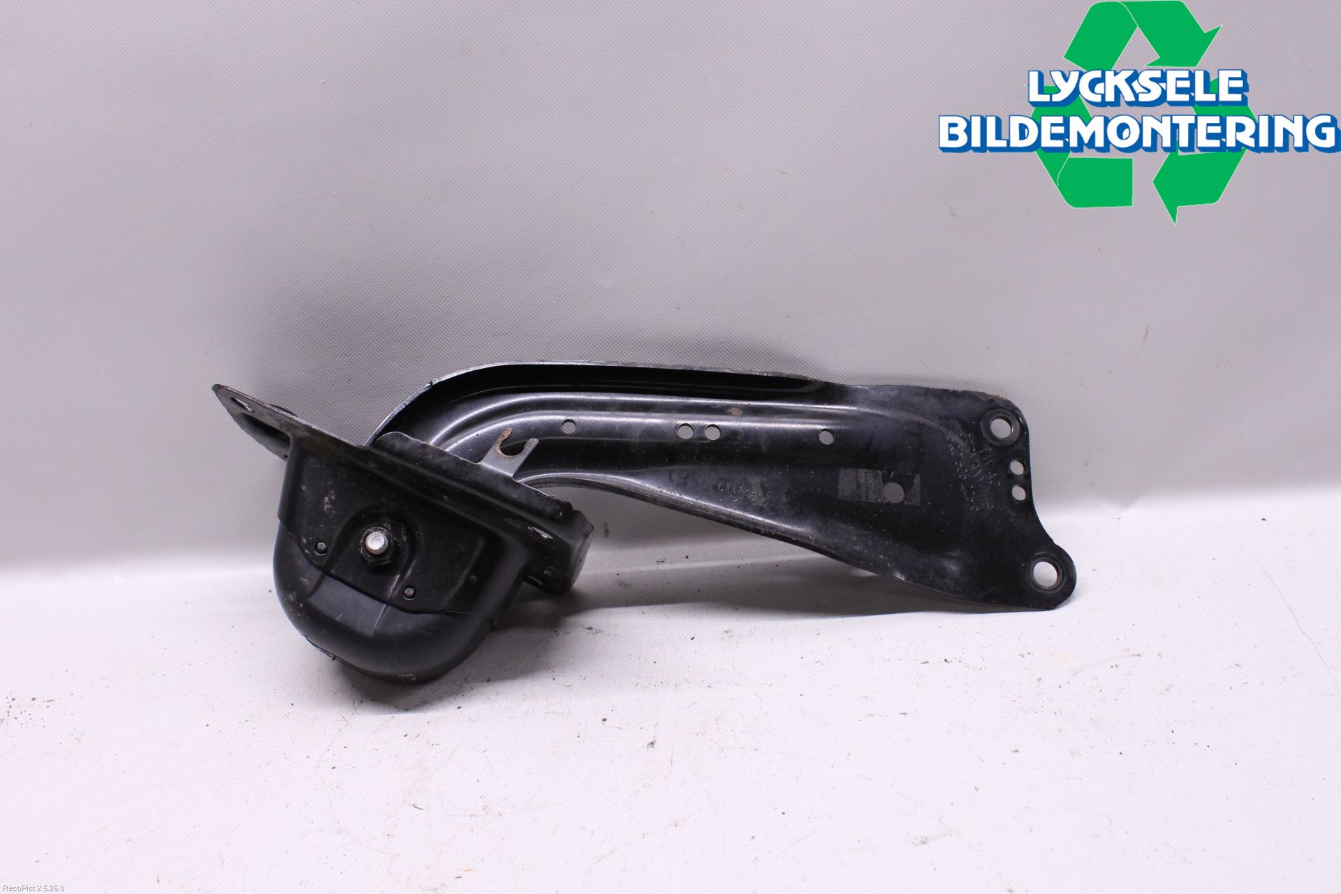 Volkswagen VW PASSAT 15-19 Bärarm Bak Vänster