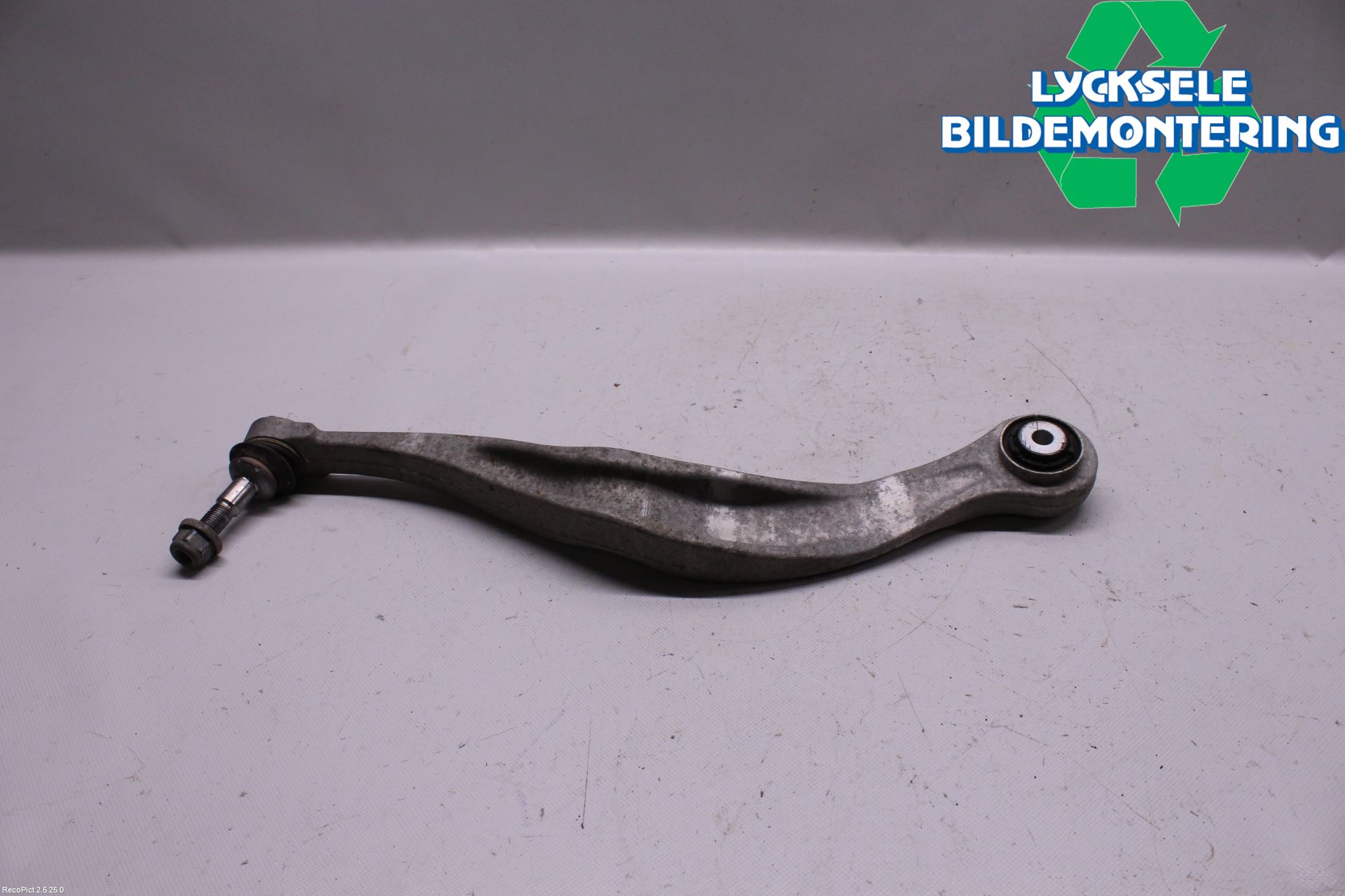 BMW 5 F10/F11/F18 09-17 Bärarm Fram Övre Vä