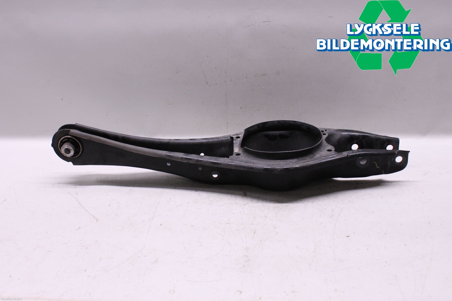 Volkswagen VW PASSAT 15-19 Bärarm Bak Höger