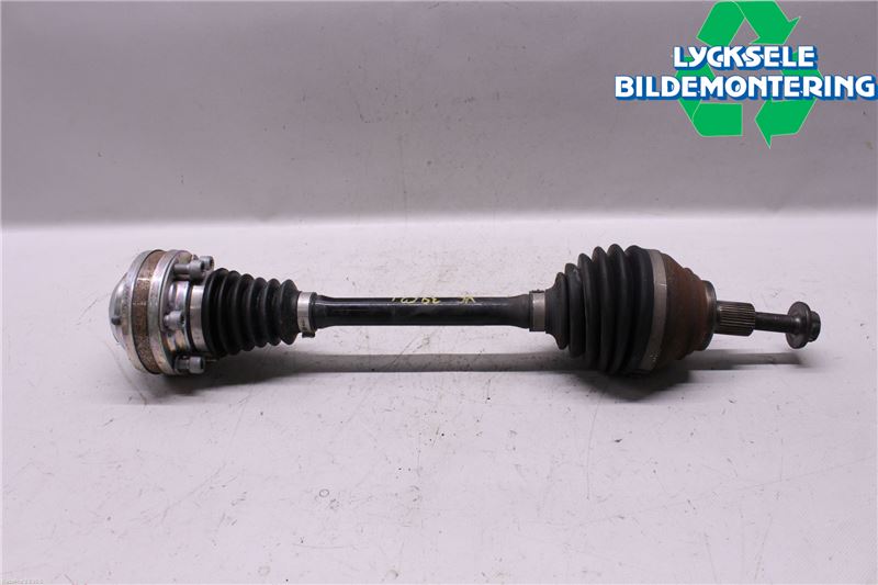 Volkswagen VW PASSAT 15-19 Drivaxel Fram Vänster