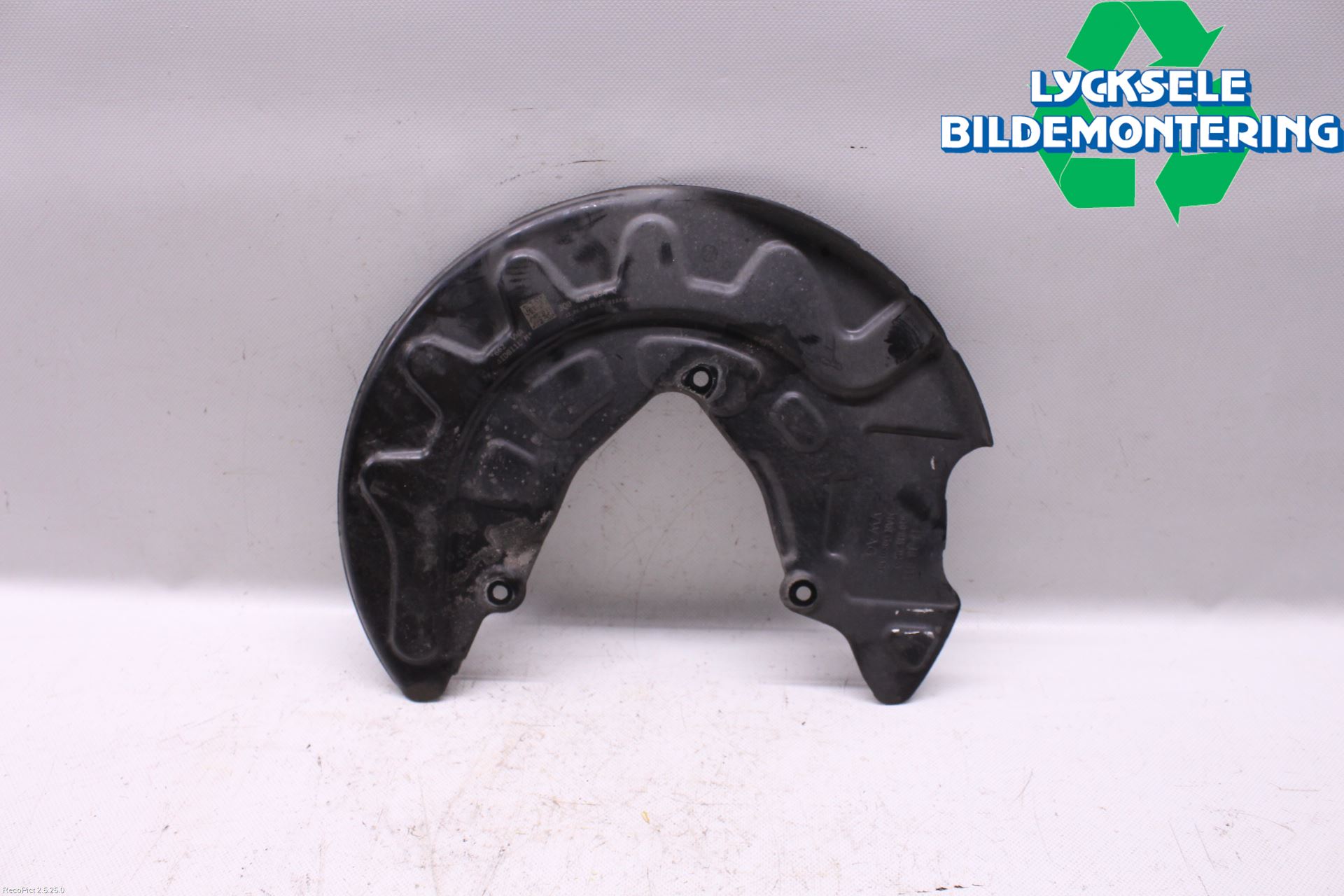 Volkswagen VW PASSAT 15-19 Bromssköld Fram