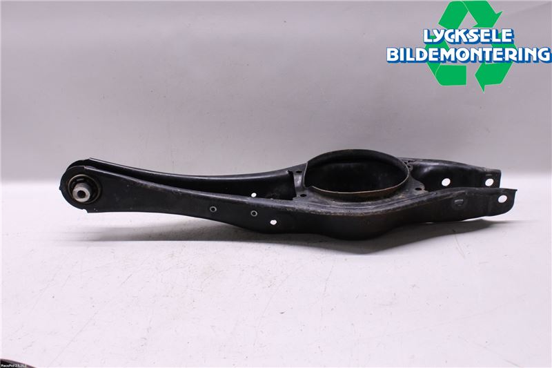 Skoda SUPERB 16-24 Bärarm Bak Vänster