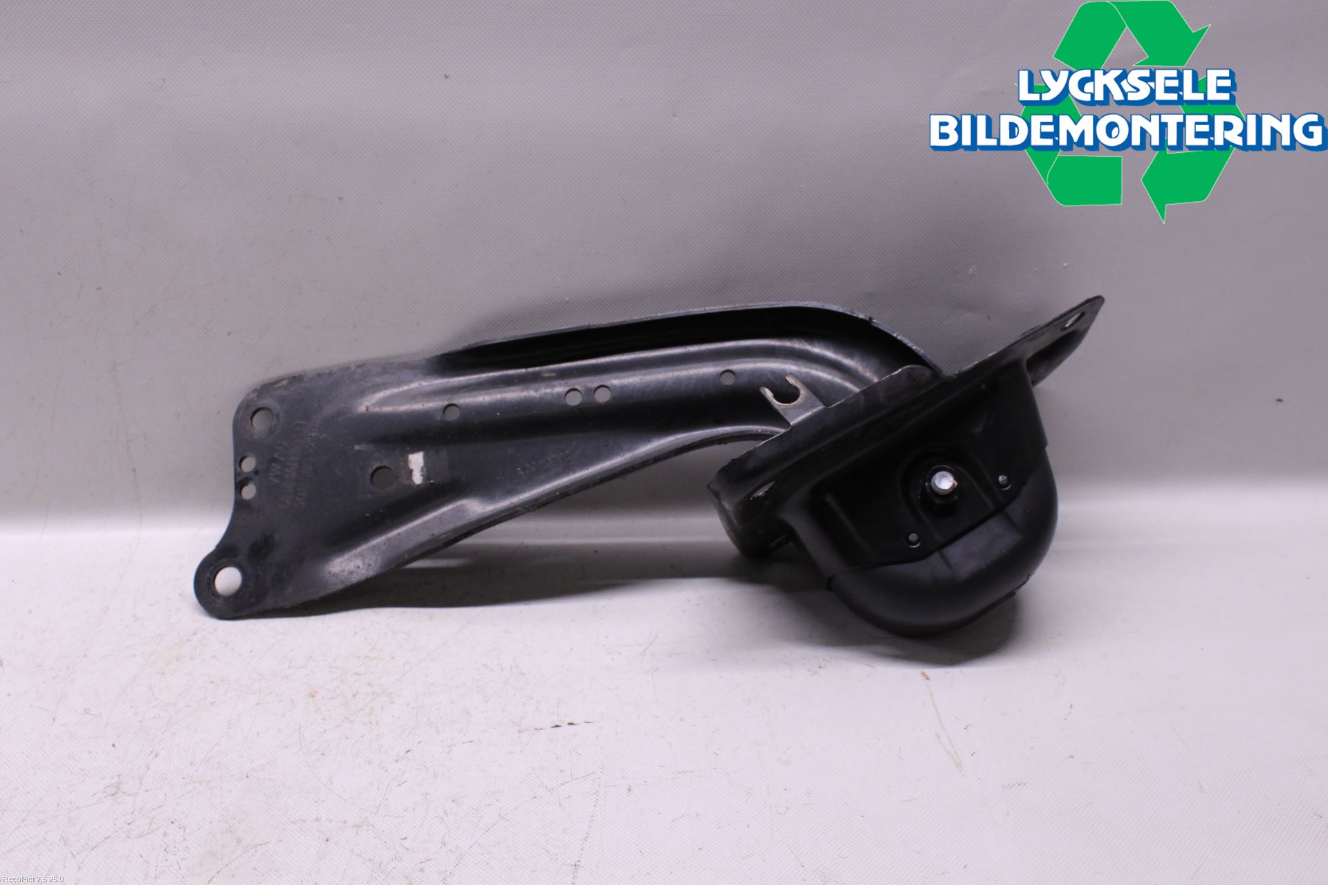 Skoda SUPERB 16-24 Bärarm Bak Höger