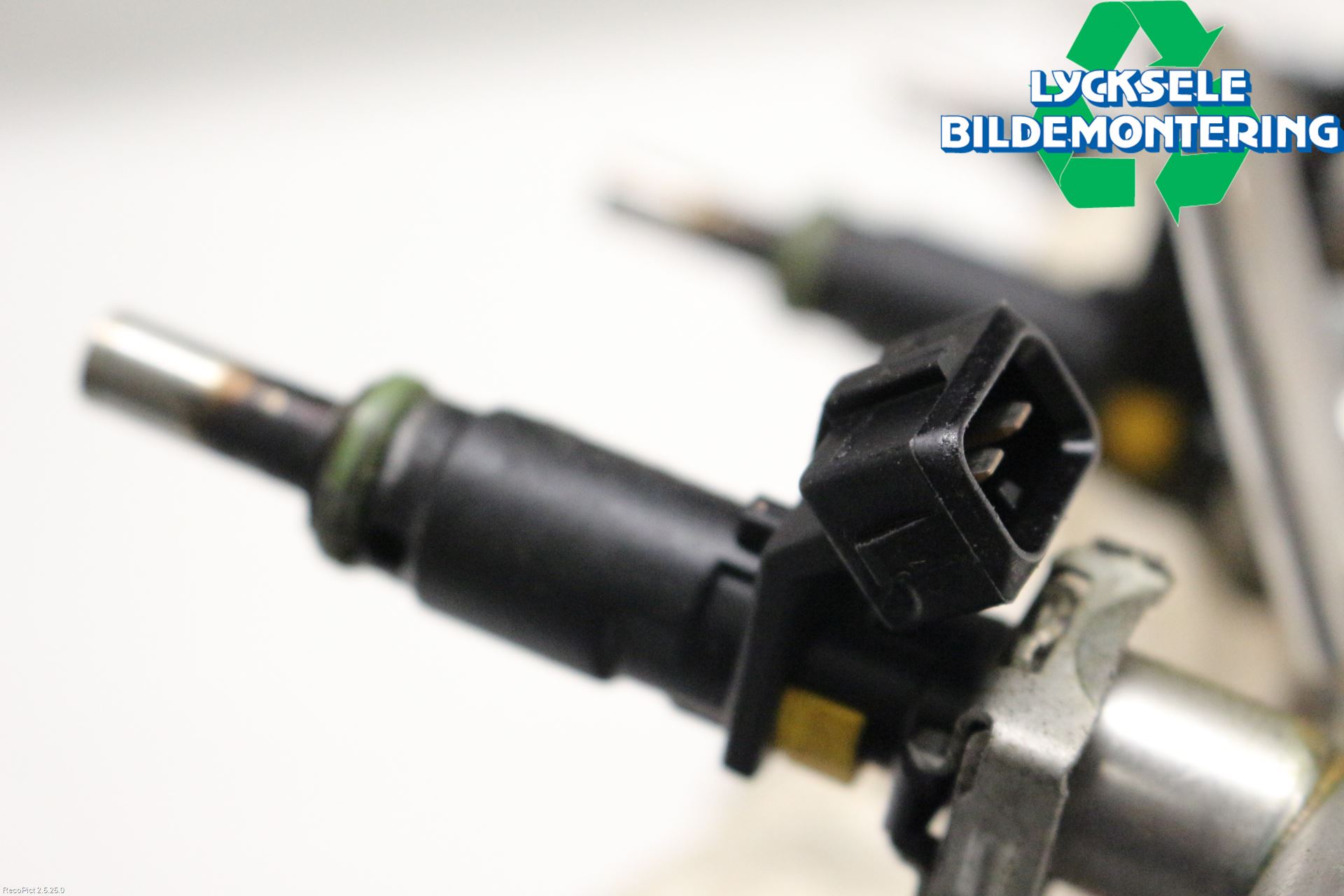Mercedes-Benz MB C-KLASS (W204) 07-15 Inj. Fuelrail