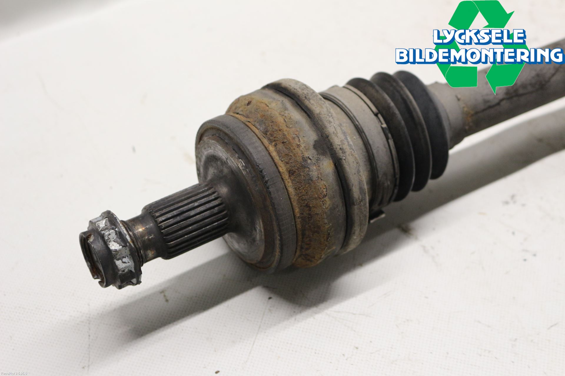 Mercedes-Benz MB C-KLASS (W204) 07-15 Drivaxel Bak Höger