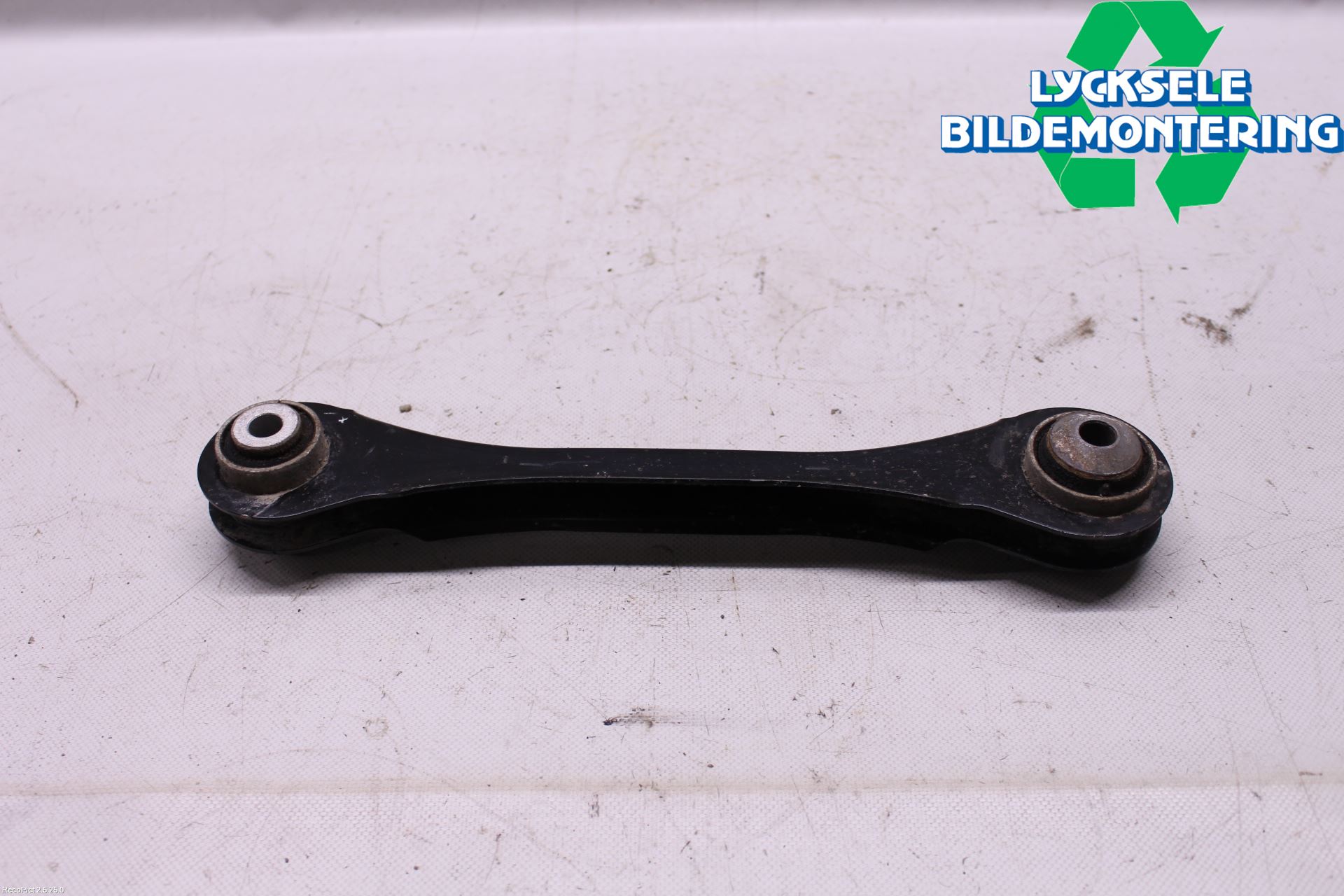 BMW 3 F30/F31/F80 12-19 Bärarm Bak Övre Höger