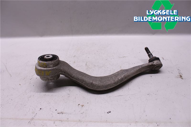 BMW 3 F30/F31/F80 12-19 Bärarmsstag Fram Höger