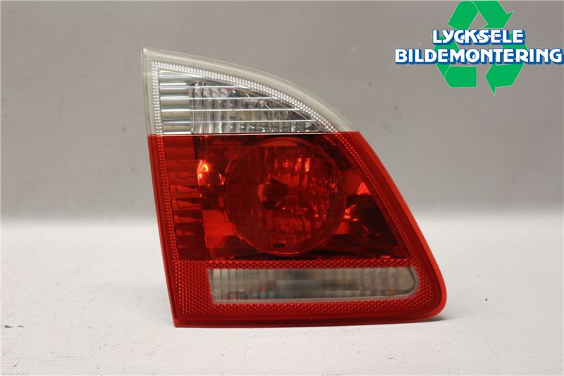 BMW 5 E60/61 Sed/Tou 02-10 Bakljus Lucka Vä