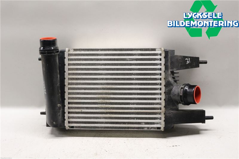 Nissan PULSAR Laddluft-Intercooler Kyl