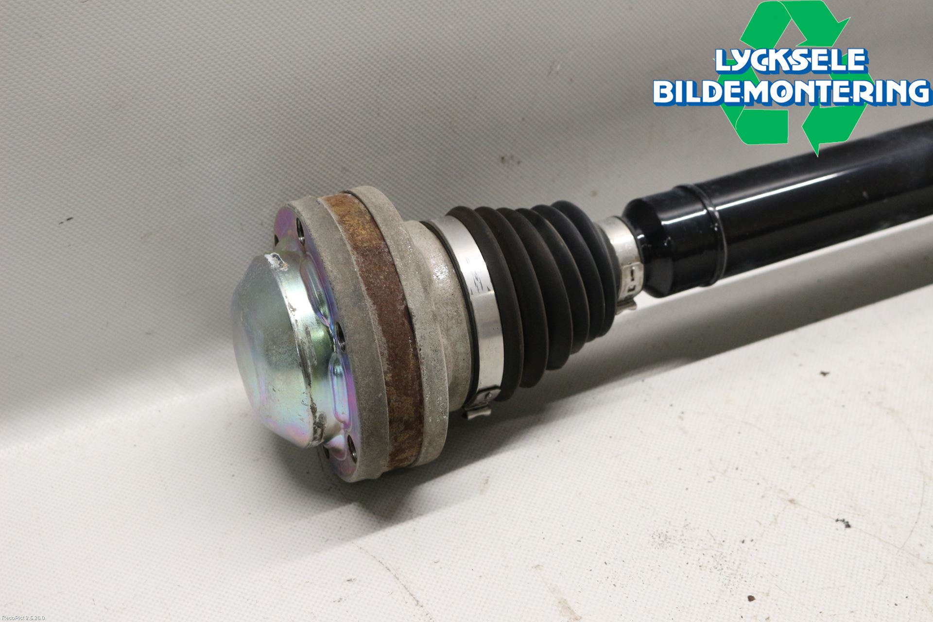 Volkswagen VW CADDY 11-15 Drivaxel Fram Höger