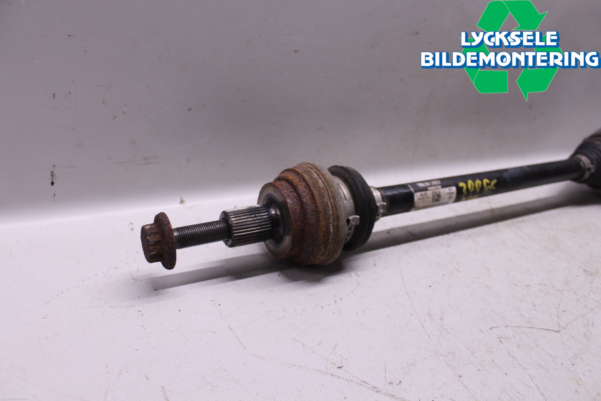 Skoda SUPERB 09-15 Drivaxel Bak Vänster